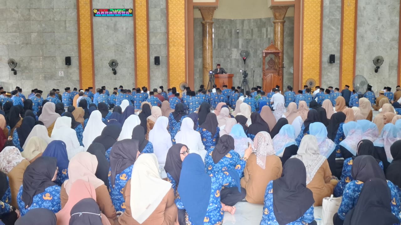 K.M. Roni, HB, S.H.I., M.H Bawakan Hikmah Isra' dan Mi'raj Kab. Luwu