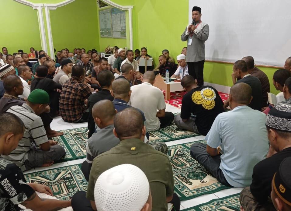Penyuluh saat membawakan tausiyah