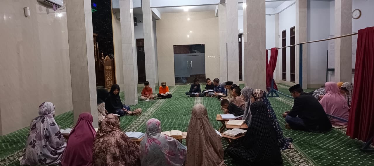 Suasana pembelajaran di masjid