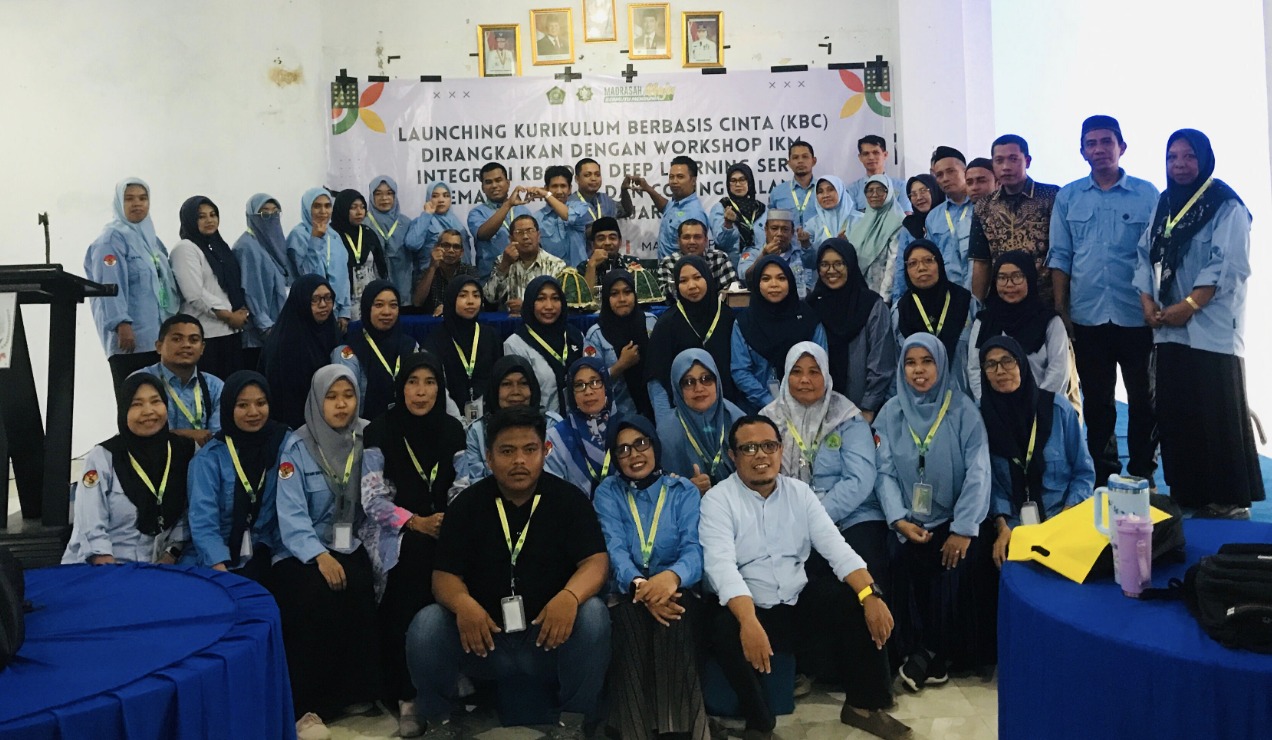 Foto Bersama Personil MAN 1 Soppeng
