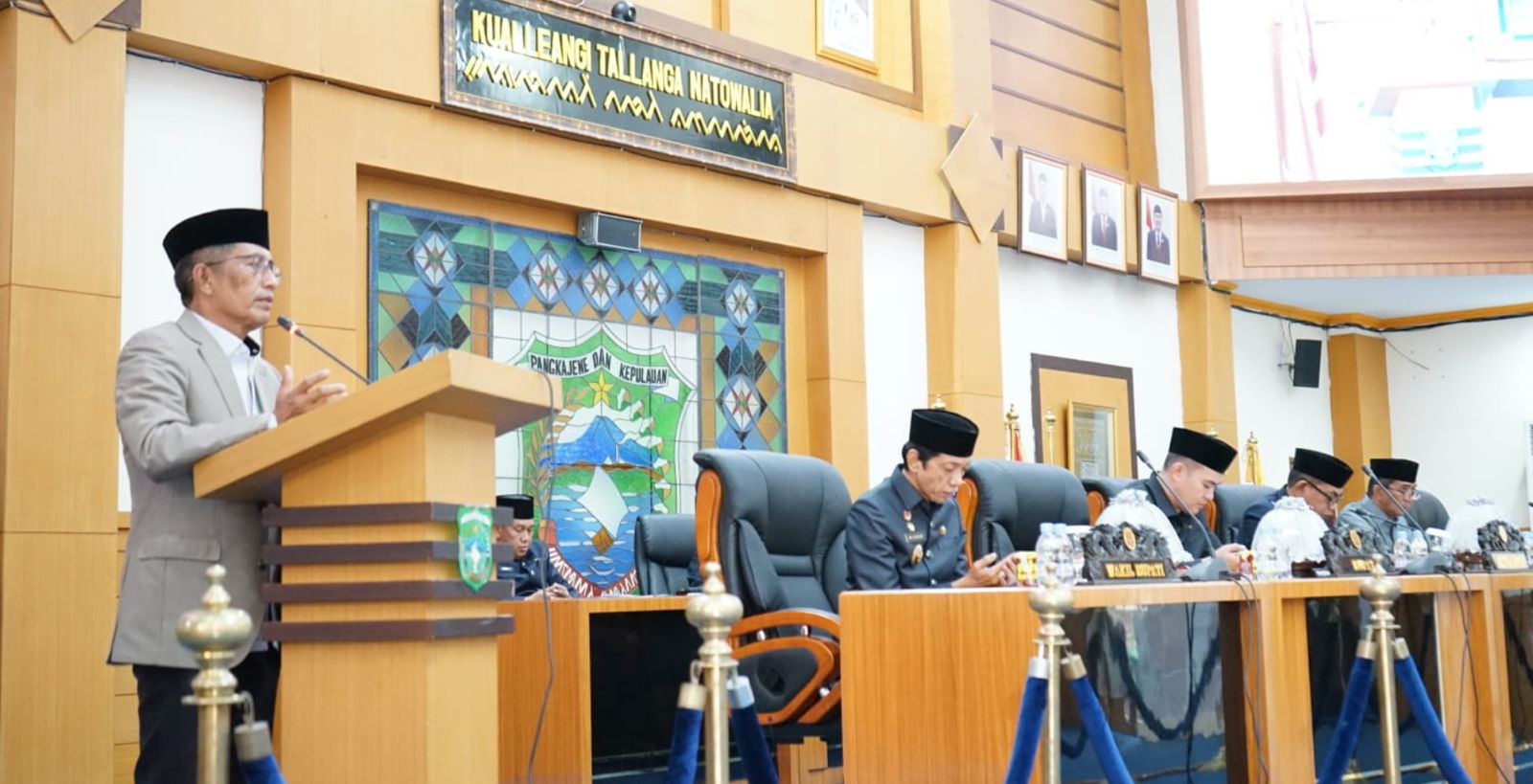 Hadir di Sidang Paripurna DPRD, Kepala Kemenag Pangkep Pimpin Pembacaan Doa