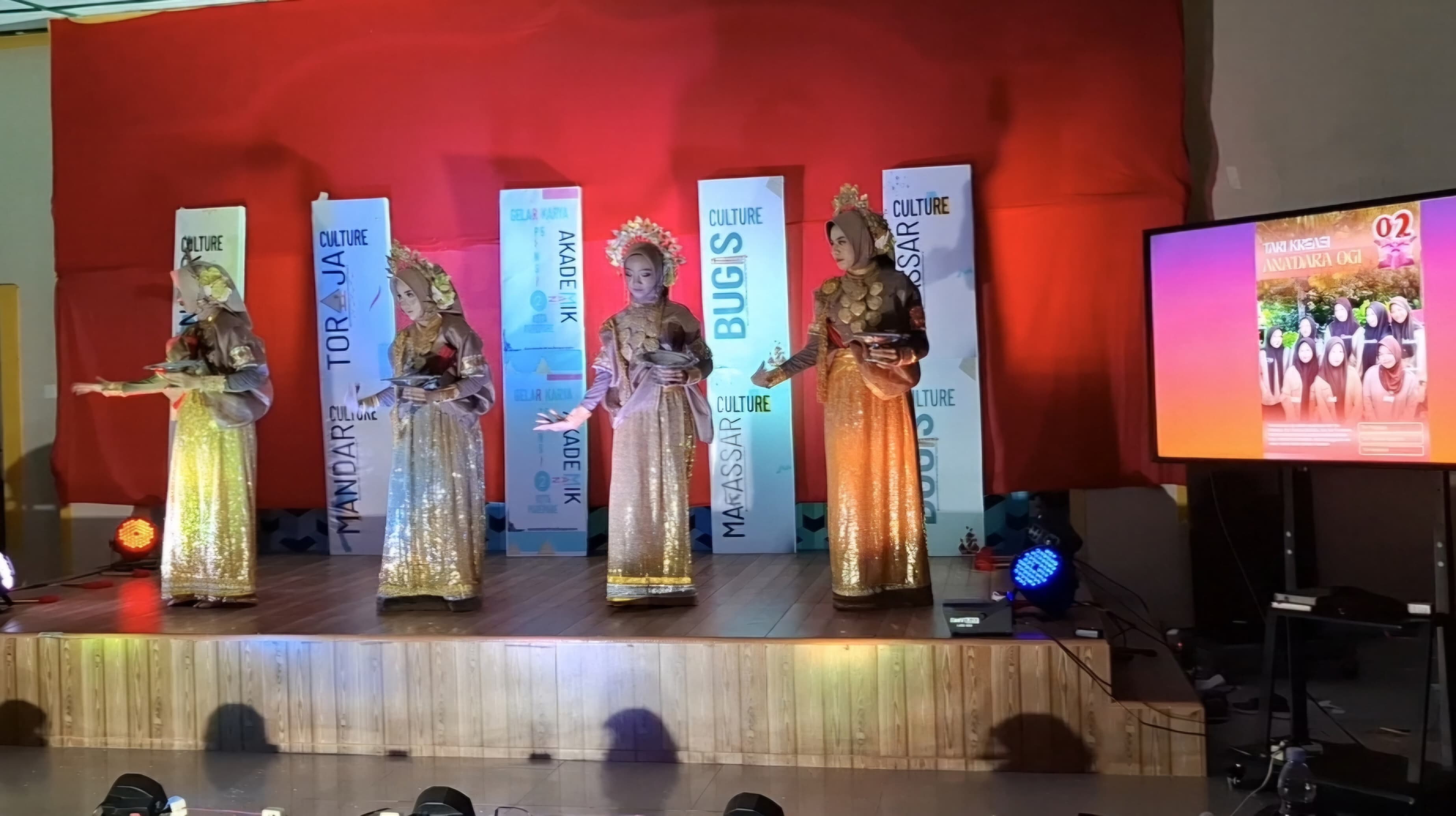 Tarian Etnik Bugis dalam Pensi Akademik MAN 2 Kota Parepare