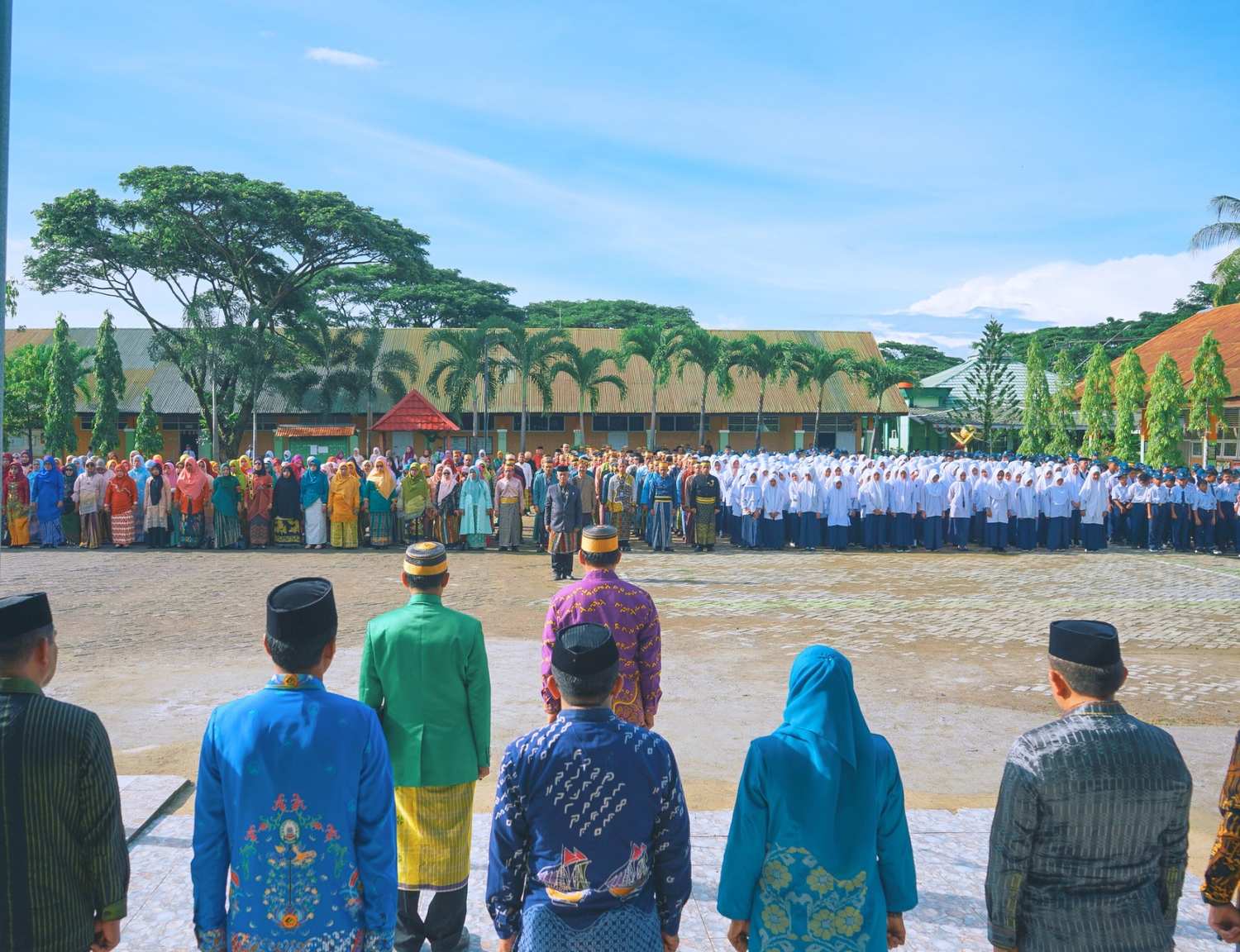 Kemenag Pangkep Gelar Upacara Hari Guru Nasional 2025 : Guru sebagai Teladan Cinta