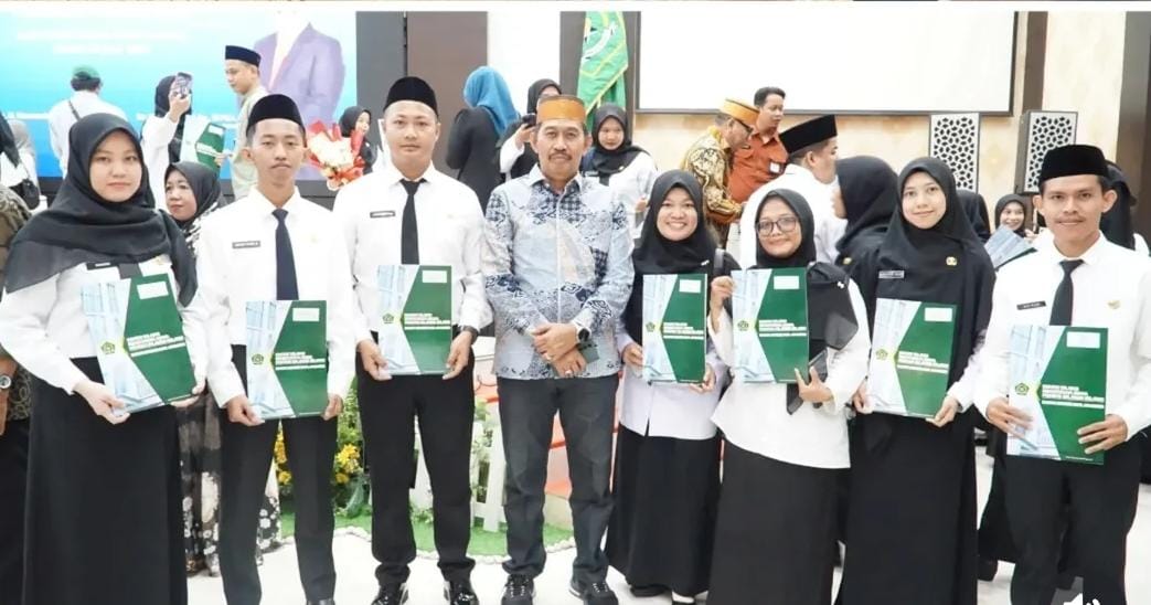 Plh. Kakankemenag Gowa bersama beberapa CPNS