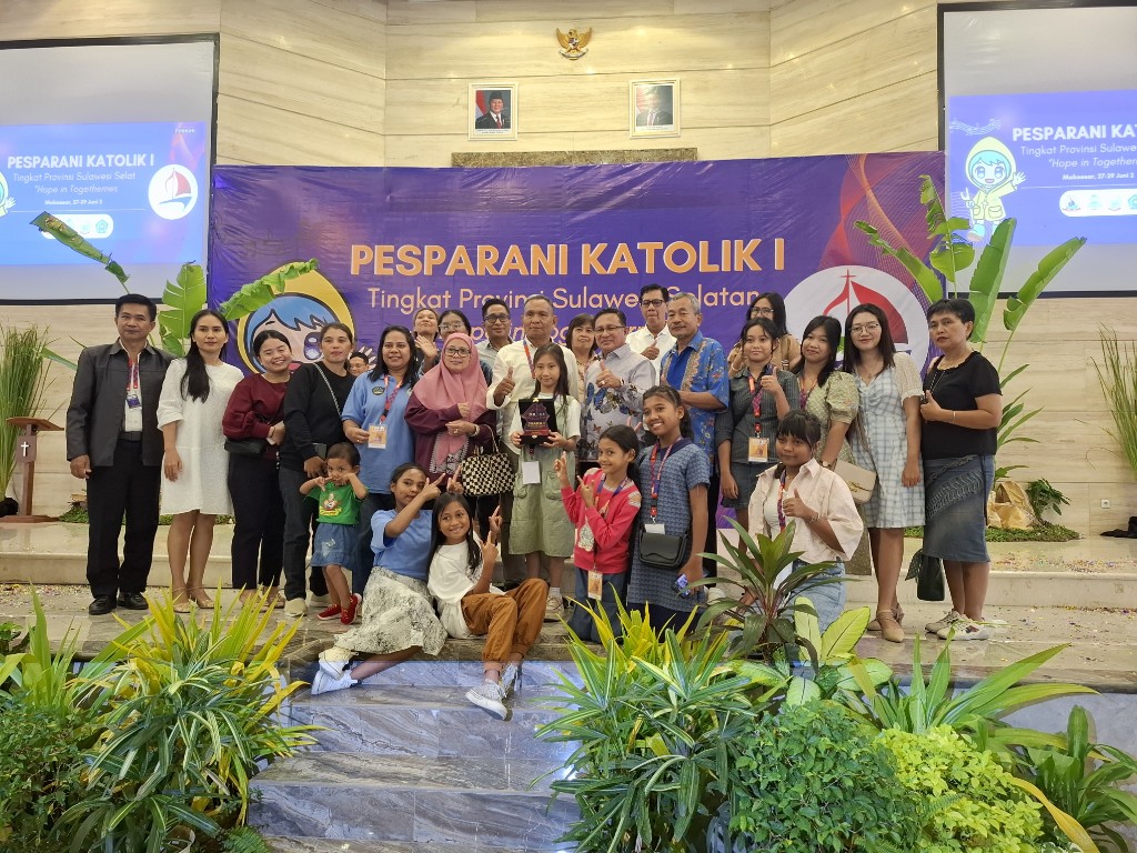 Kakankemenag Maros bersama utusan LP3KD Maros di acara penutupan Pesparani Sulsel