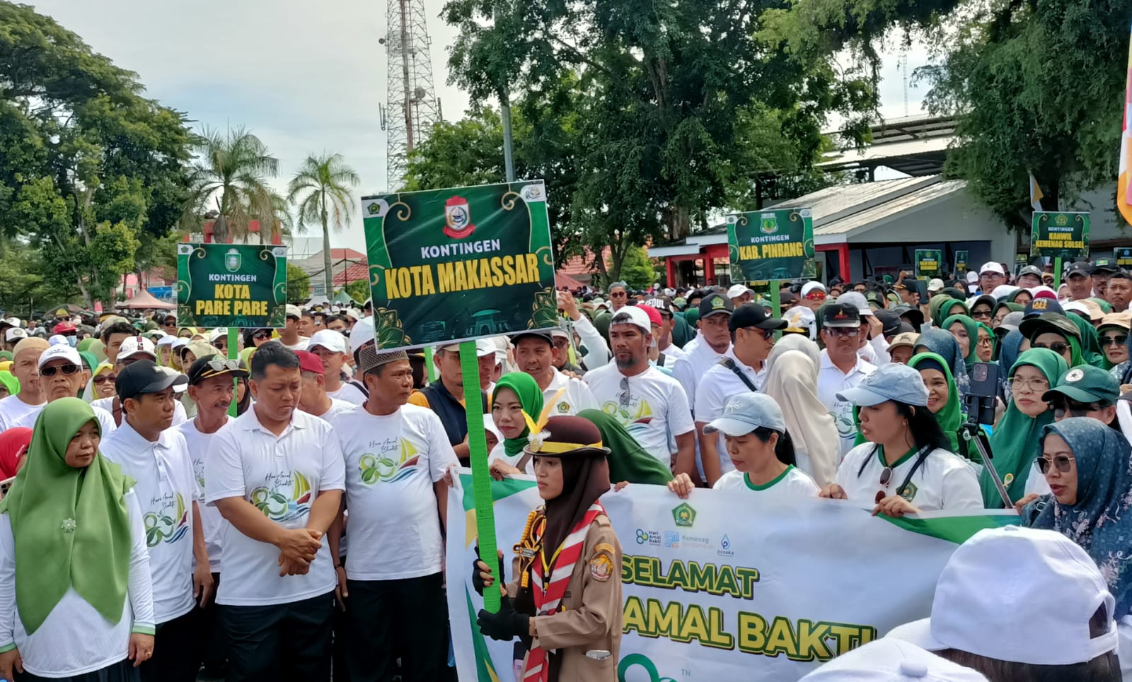 Peserta gerak jalan kerukunan