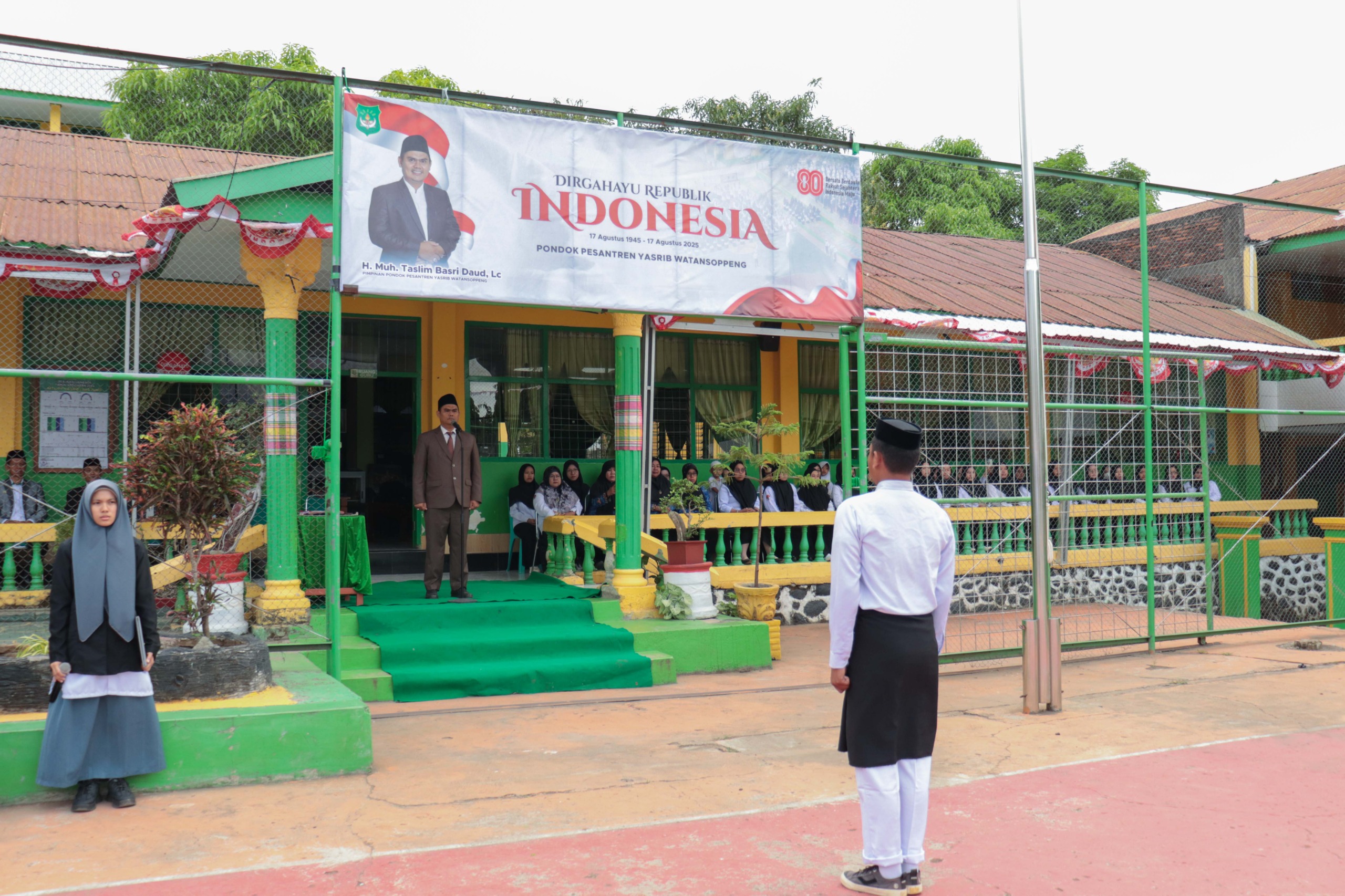 Pelaksanaan upacara HUT ke-80 RI di Ponpes Yasrib Lapajung