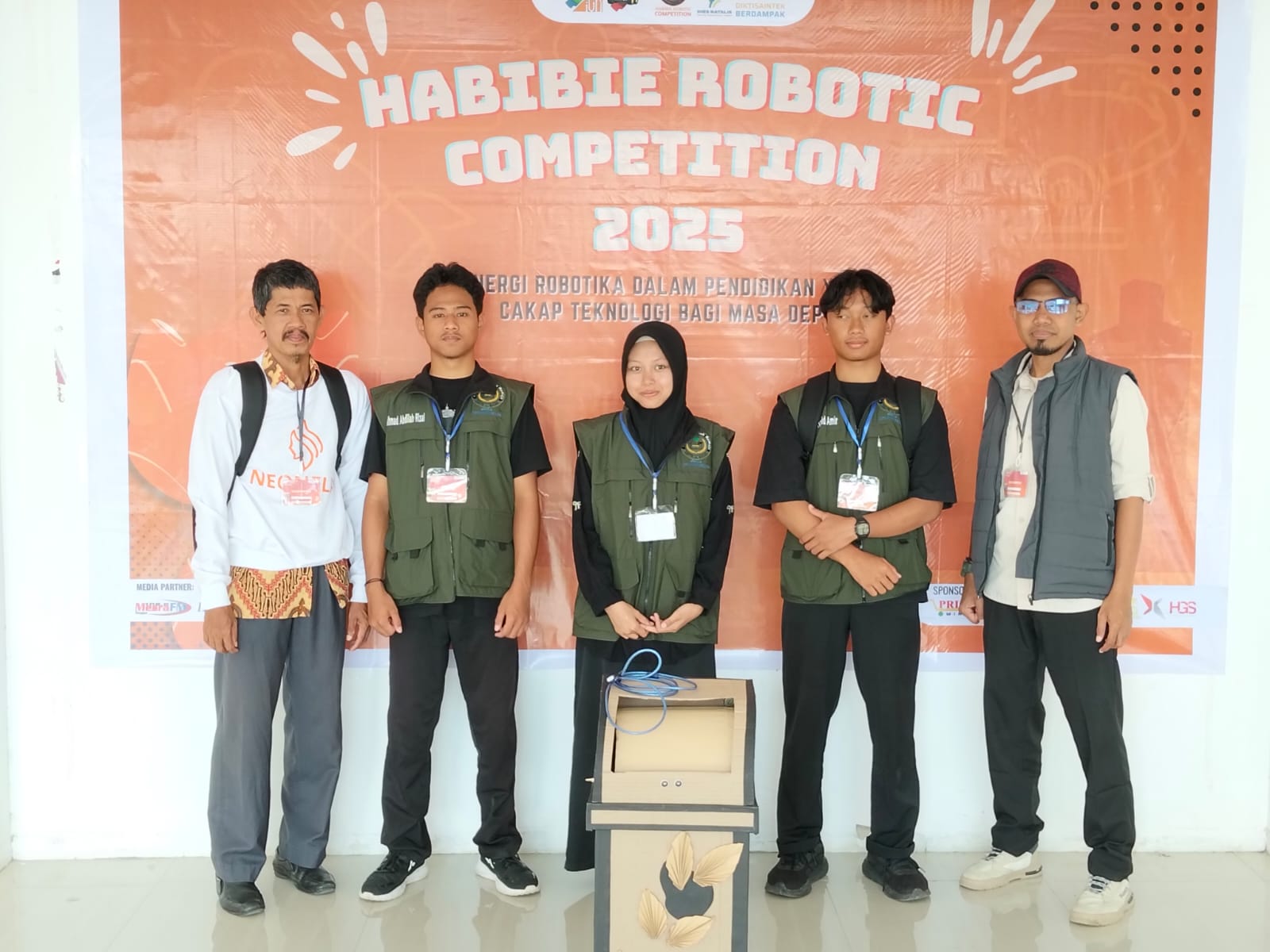 MA Al Badar Parepare Juara I Lomba Habibie Robotic Competition 2025