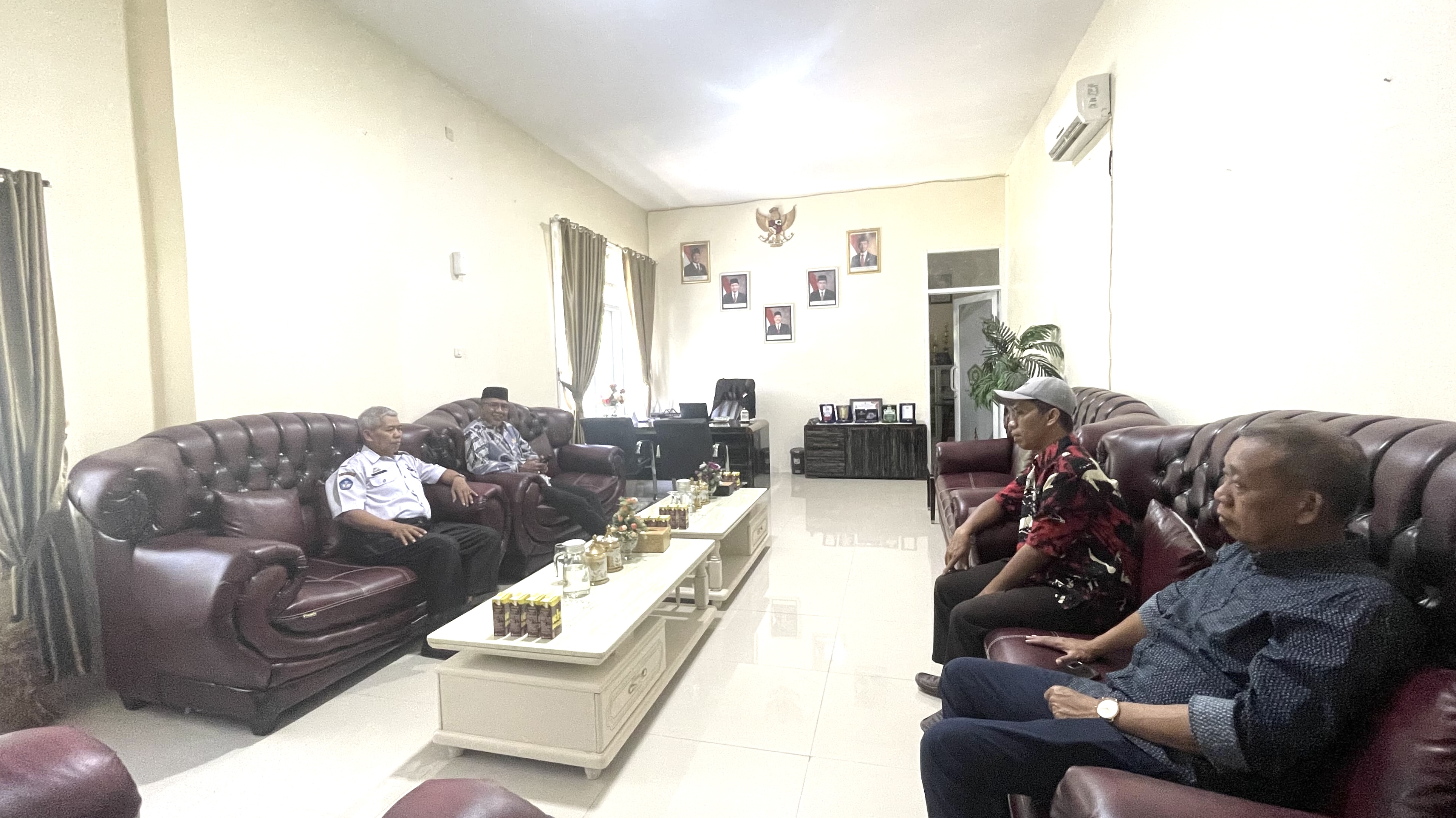 Kepala Kemenag Bantaeng Terima Kunjungan Ketua APSI Bantaeng pada Rabu, 6 Agustus 2025 (Foto: Humas Kemenag Bantaeng)