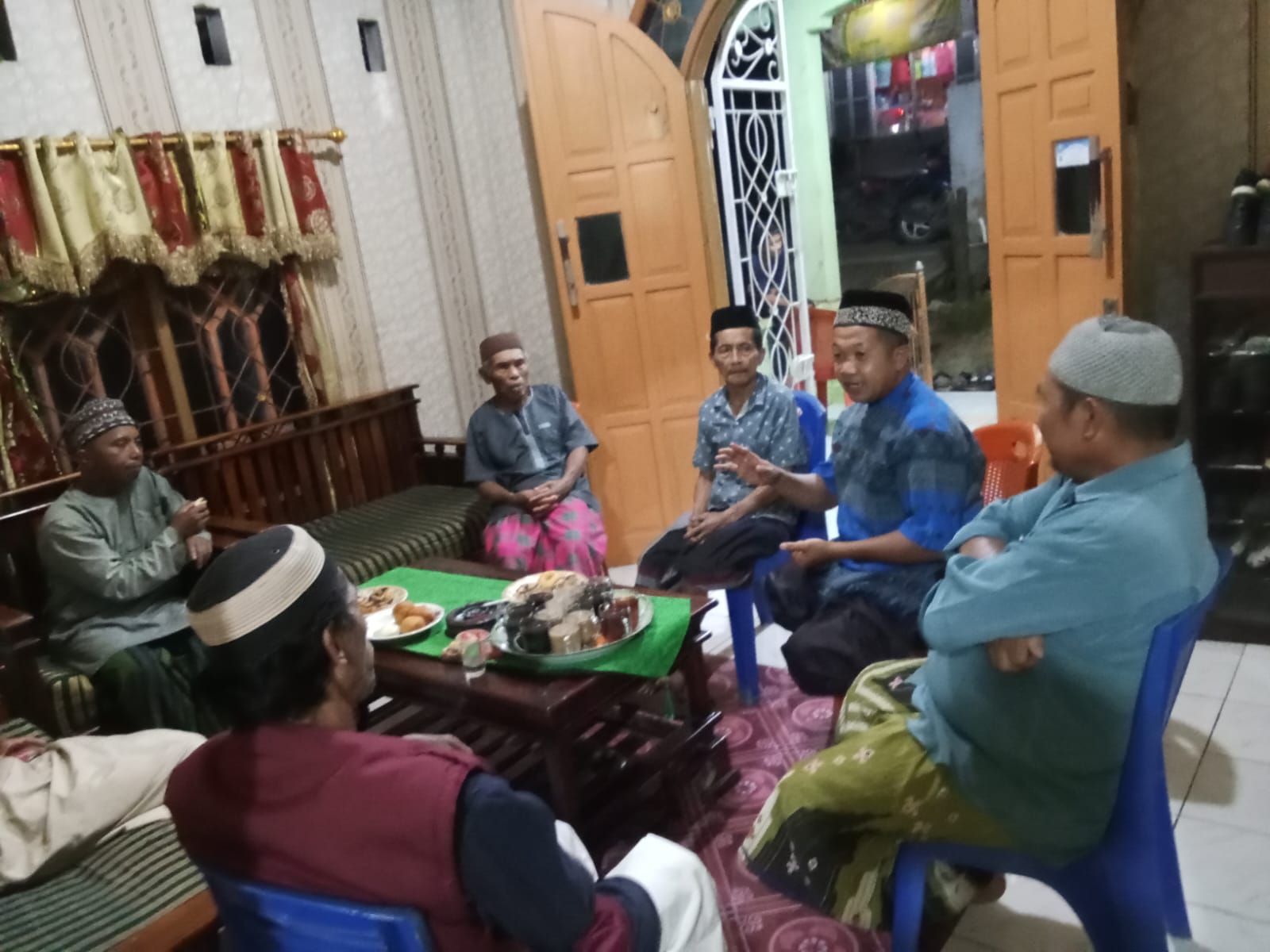 Penyuluh bersama para imam desa