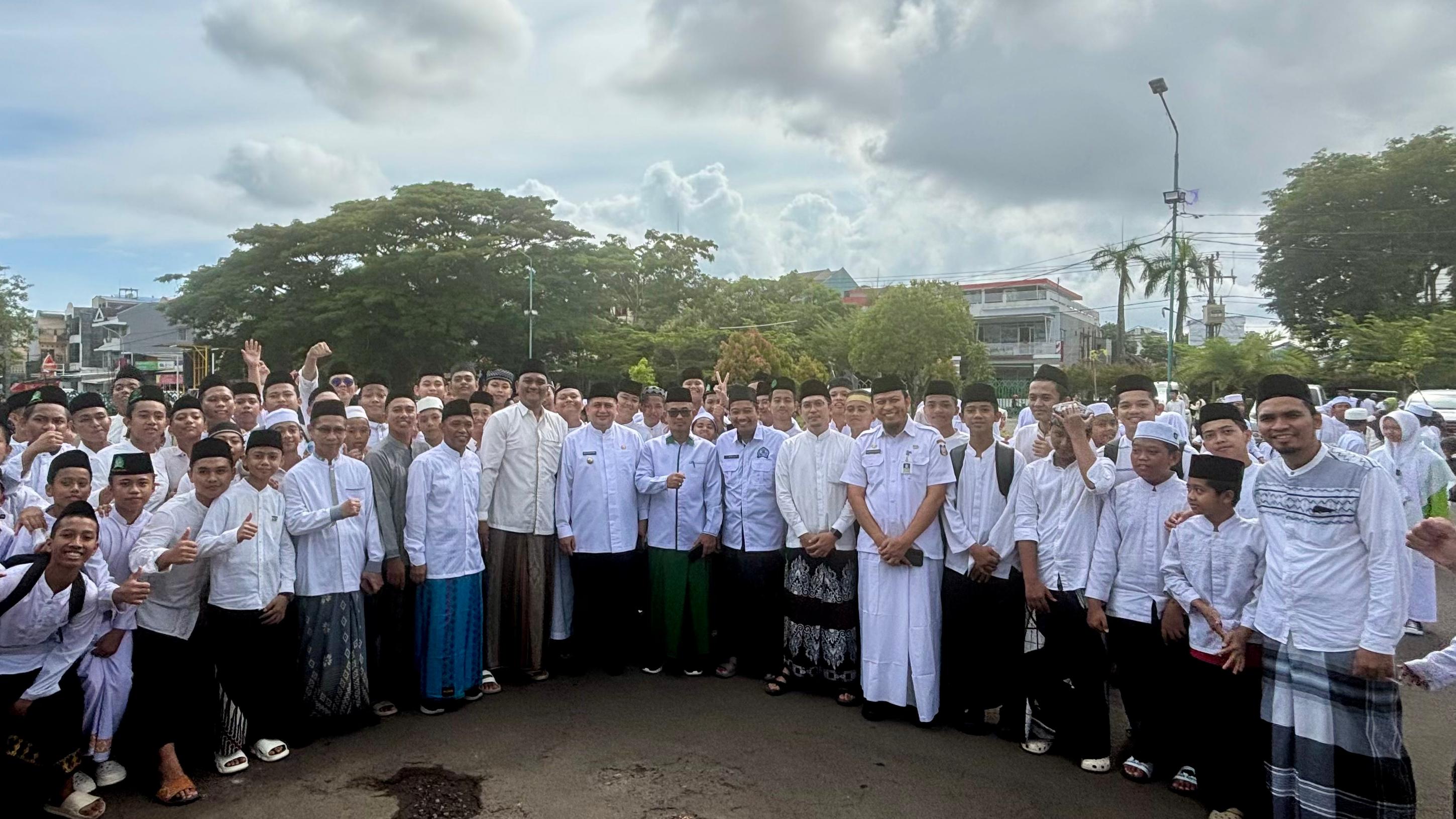Kepala Madrasah dan Siswa se-Kota Makassar Antusias Ikuti Kemah dan Apel Hari Santri 2025