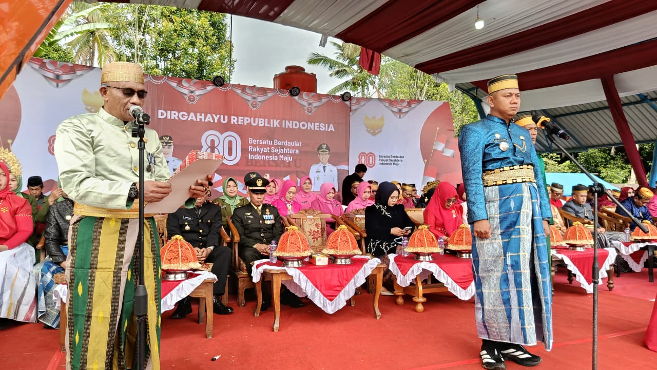 Doa Khidmat Kepala KUA Sinjai Borong di Peringatan HUT ke-80 Republik Indonesia