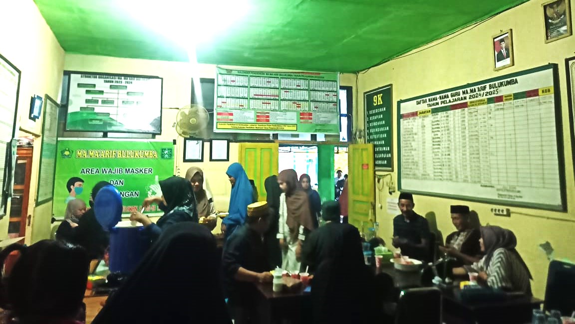 Suasana Buka Puasa Bersama di MA Ma'Arif Bulukumba Usai menggelar aksi sosial