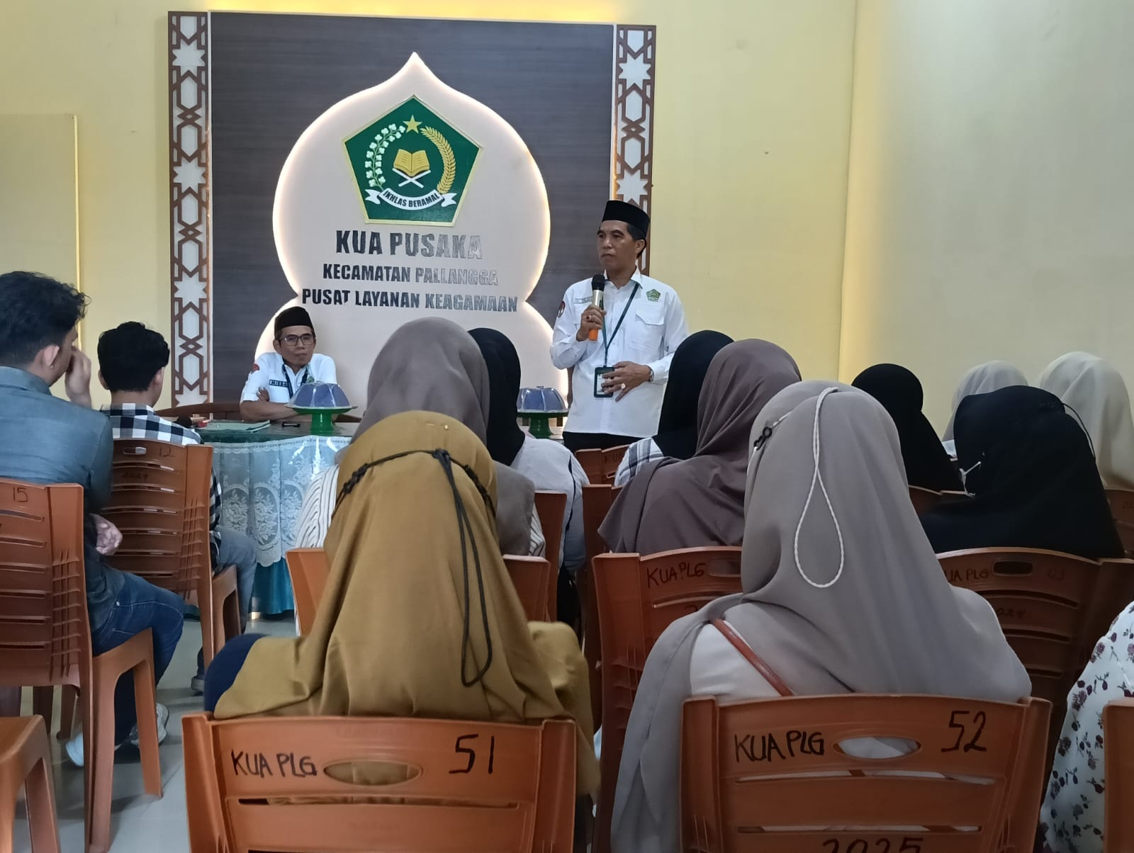 Kepala KUA bersama pemateri lintas sektoral