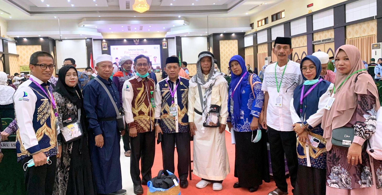 Haru Biru Sambut Kepulangan Tiga Jamaah Haji Terakhir Pangkep Kloter 41 UPG