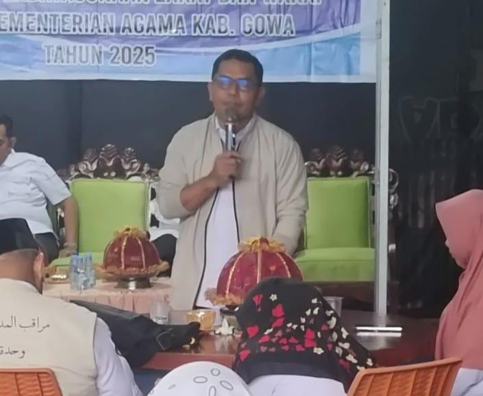 Sekjen Pokjawasnas saat sampaikan materi