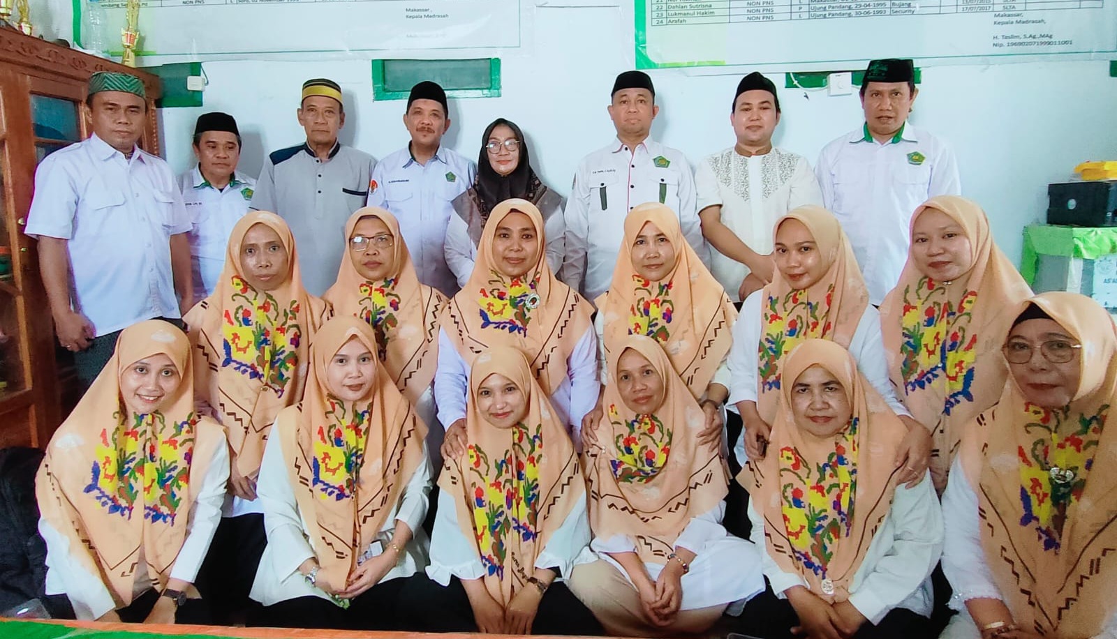 Foto bersama Madrasah Binaan