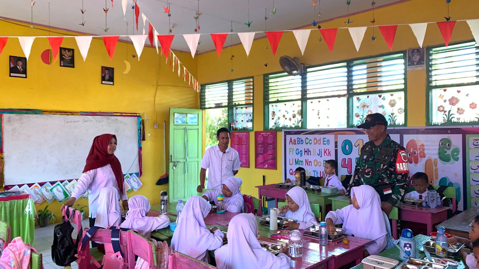 MIN 2 Sinjai Kedatangan Babinsa Guna Pantau Pelaksanaan Makan Bergizi Gratis