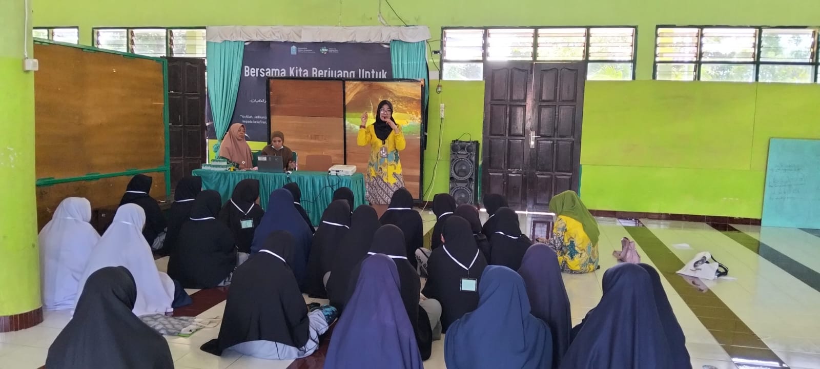 Suasana kegiatan penjaringan kesehatan (Screening) kepada seluruh peserta didik kelas VII dan VIII MTs Darul Istiqamah Bulukumba