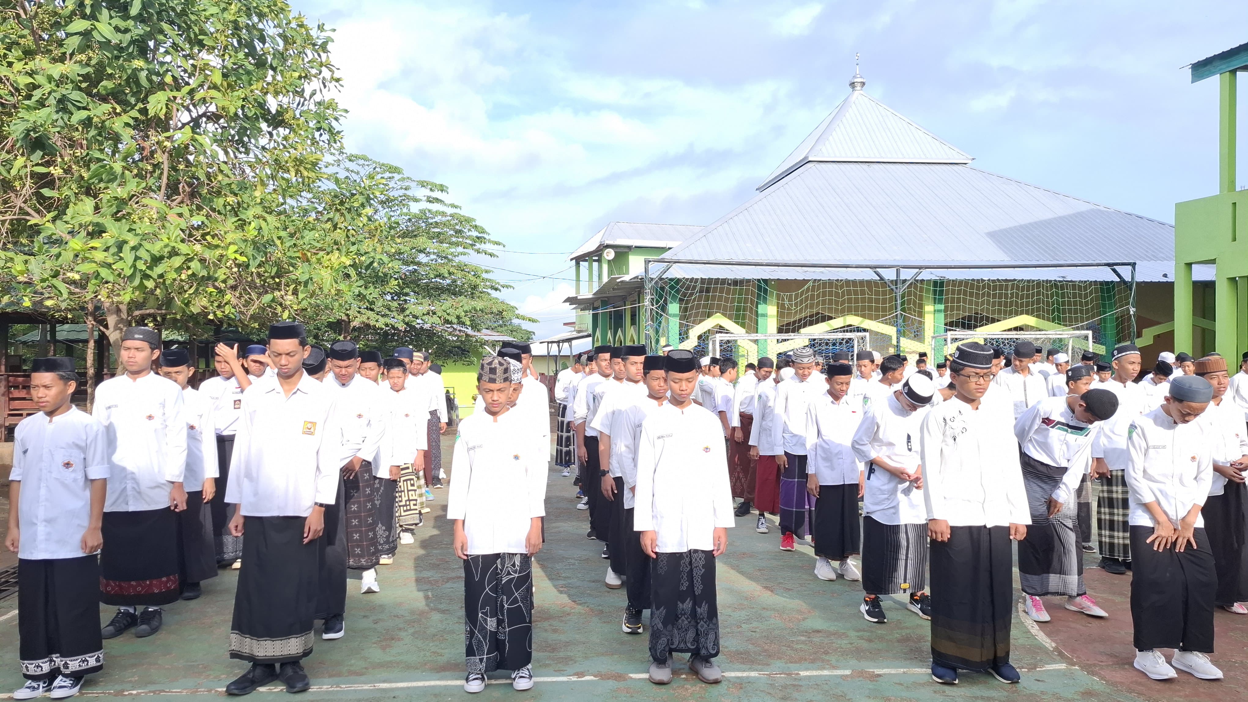 Para santri saat apel HSN
