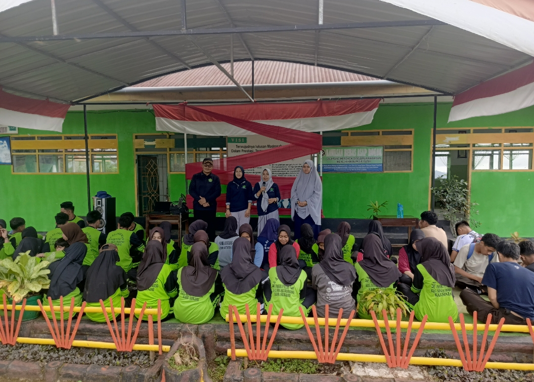 MA Al Ikhwan Pasir Putih Gaungkan Pola Hidup Sehat Lewat Senam dan Bekal Sehat