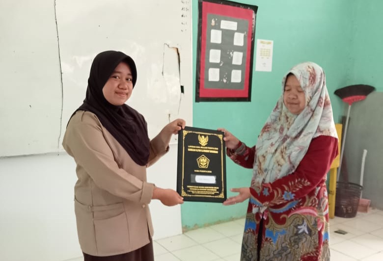 Penyerahan Rapor Peserta Didik MA Al Khaerat Barambang Sinjai Borong