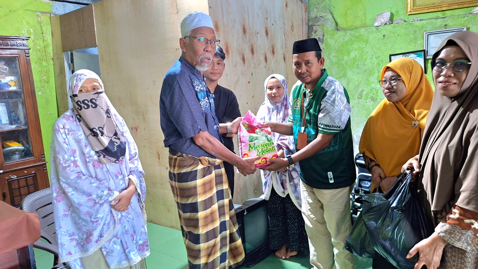 MAN 1 Kota Parepare Silaturahmi dan Berbagi di Dua Panti Asuhan