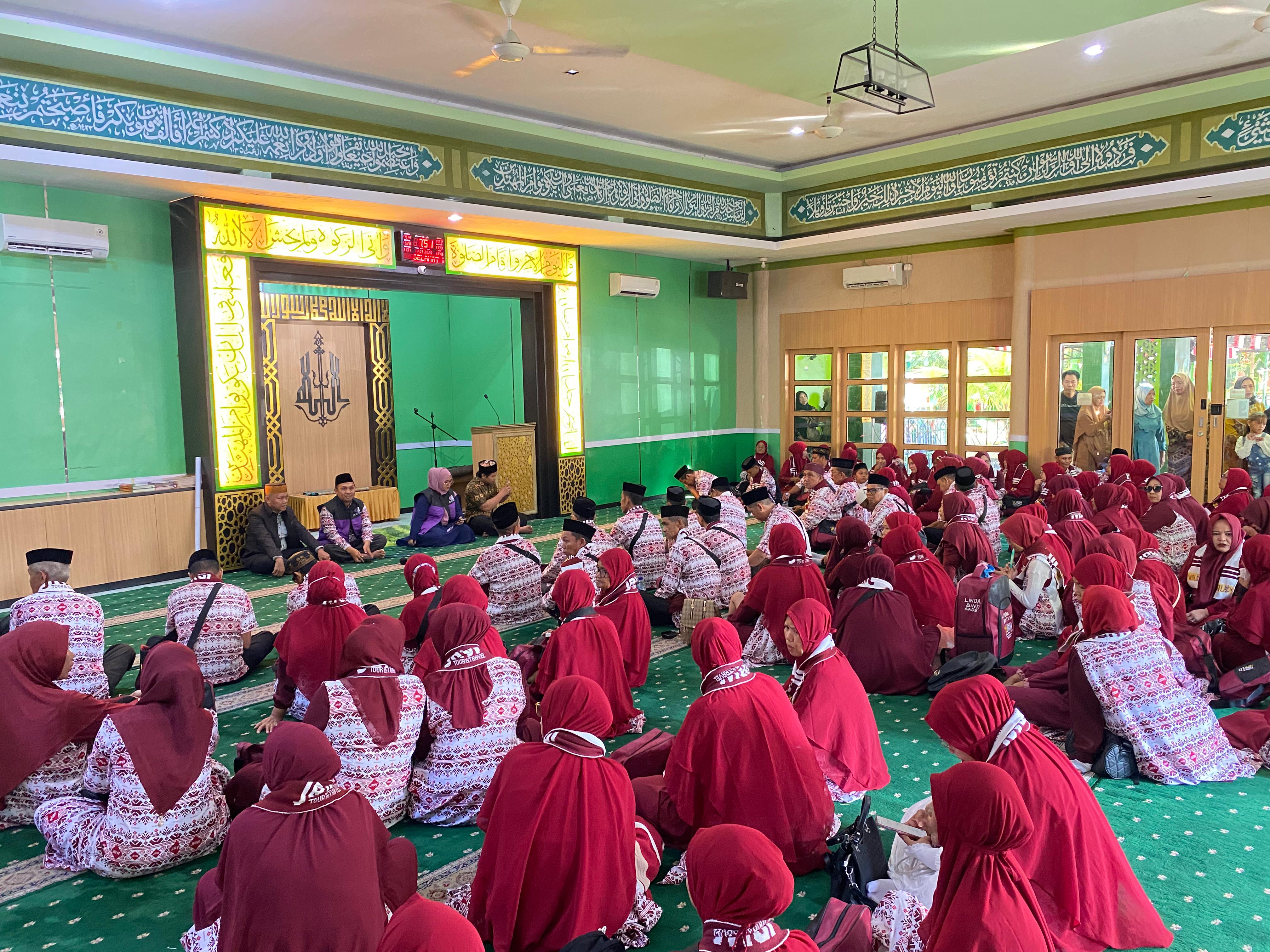 Pelepasan Jemaah Umrah Janewa Rabbani Wisata (JRW) PT. An-Nur Ma’arif