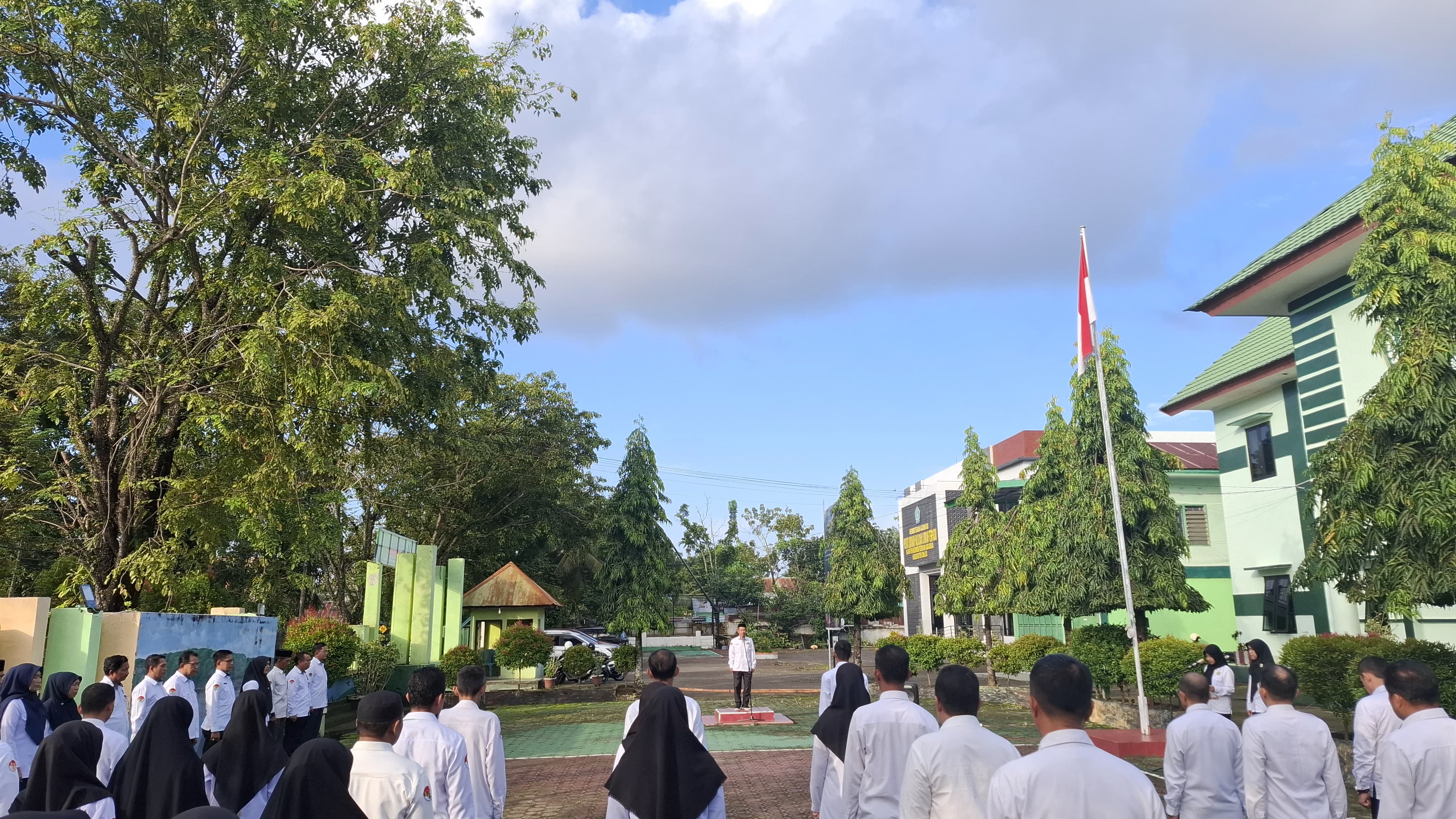 Pimpin Apel Pagi, Kasi PD Pontren Tekankan Etika  Pakaian ASN