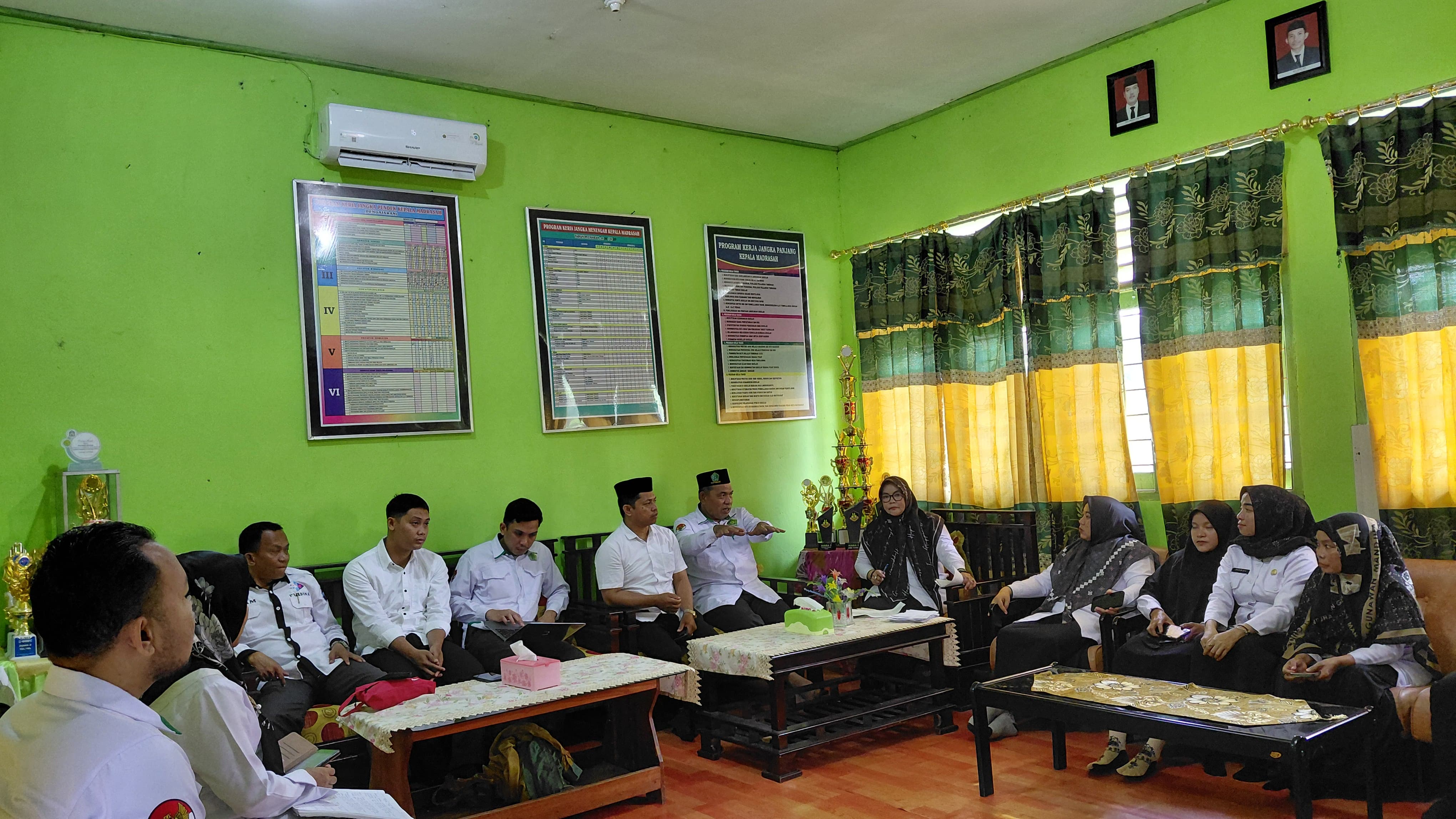Bahas Program Kerja, Wakamad Kesiswaan MTsN Pinrang Kumpulkan Pembina Ekstrakurikuler
