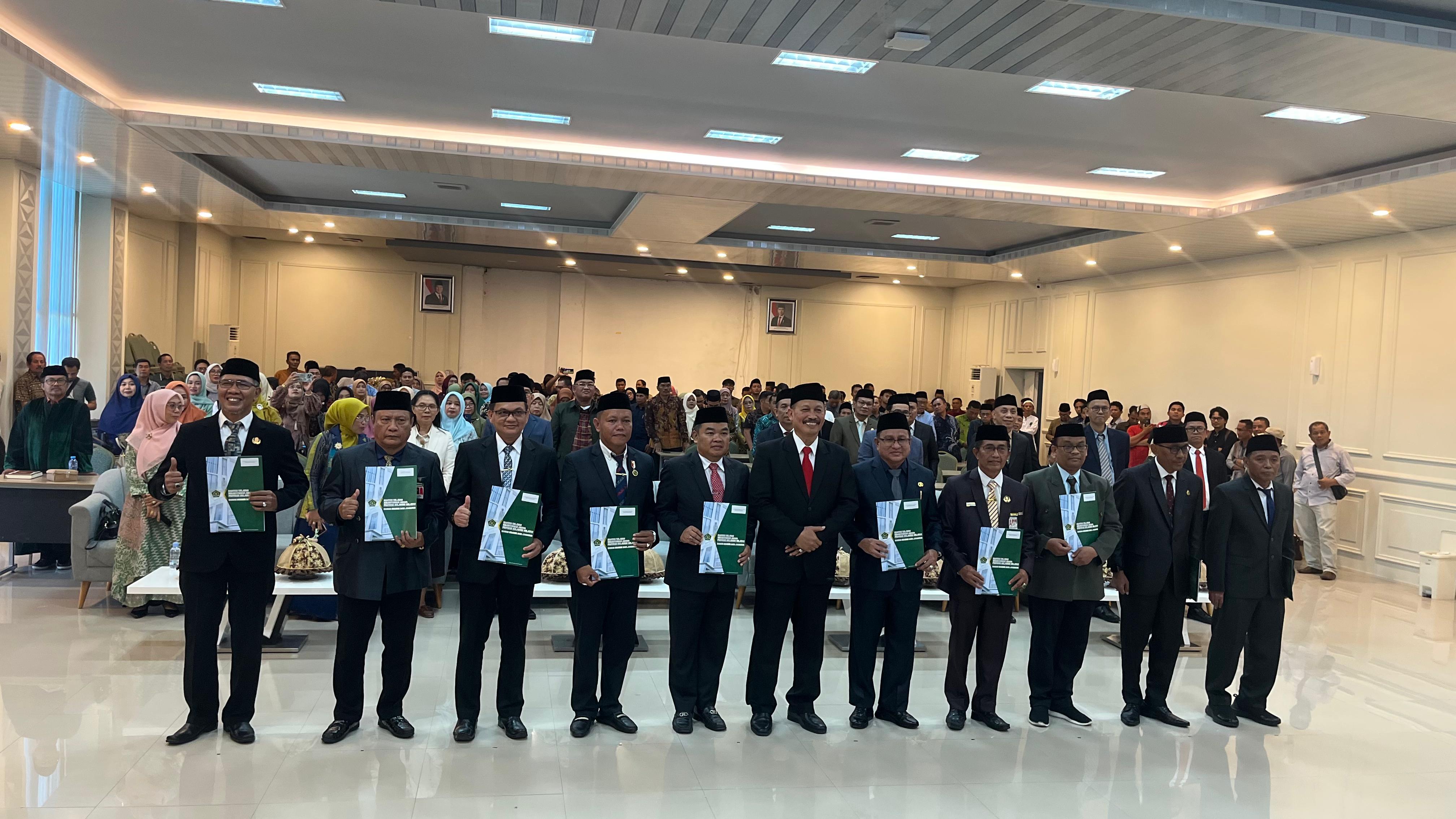 Kepala Kemenag Sulsel bersama 10 Pejabat Baru yang resmi di lantik