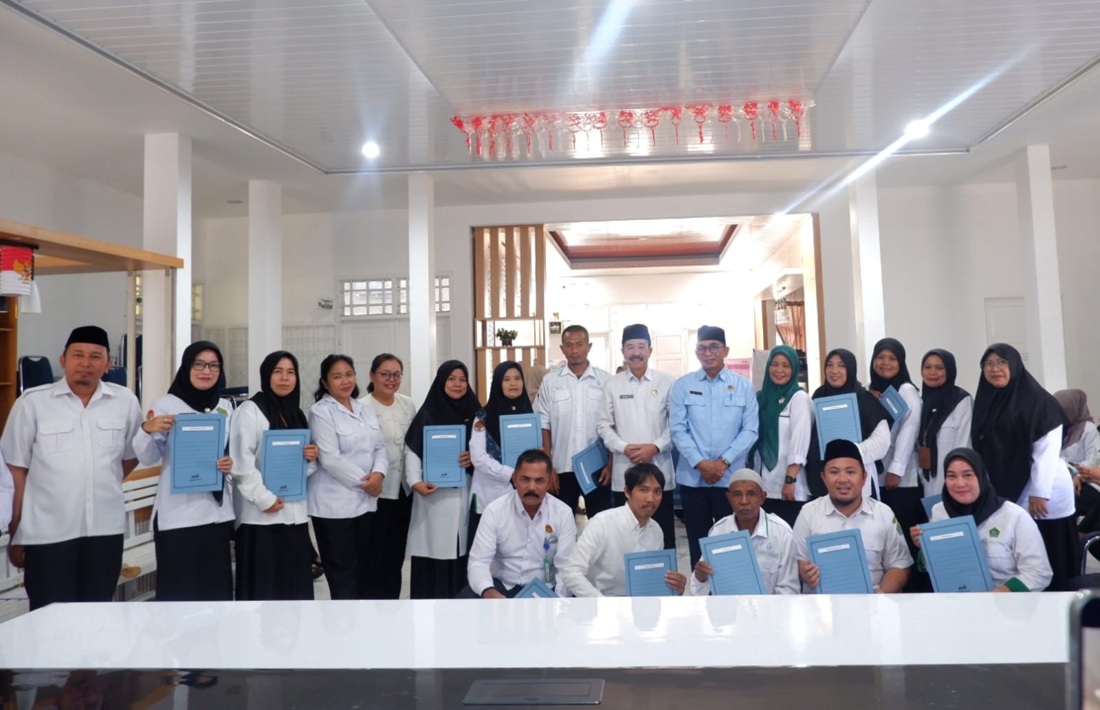 Penerimaan SK Jabatan Pelaksana Kantor Kemenag Lutim