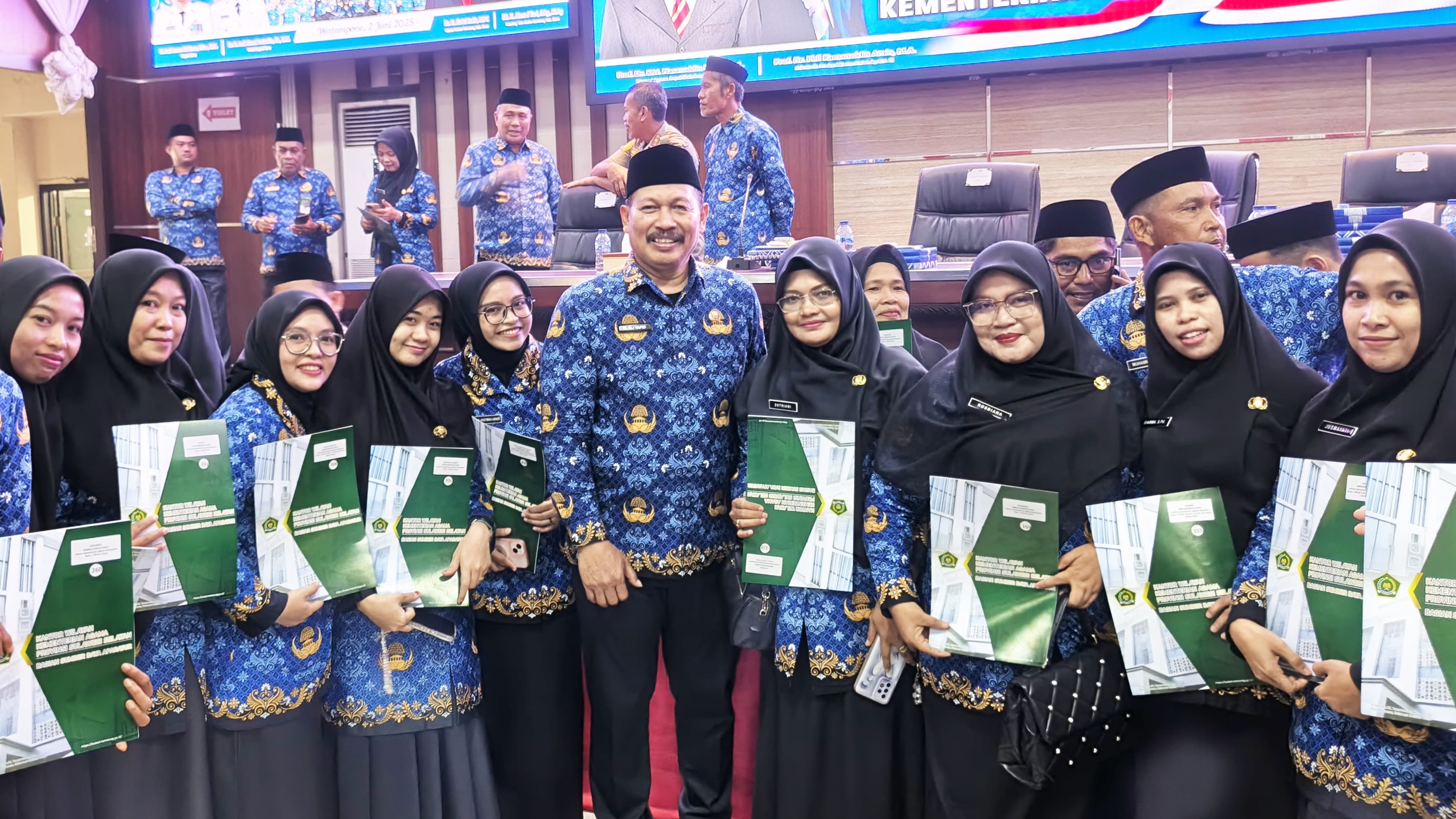 13 ASN PPPK MTsN 1 Bone Resmi Terima SK Pengangkatan Tahap 1 Formasi 2024