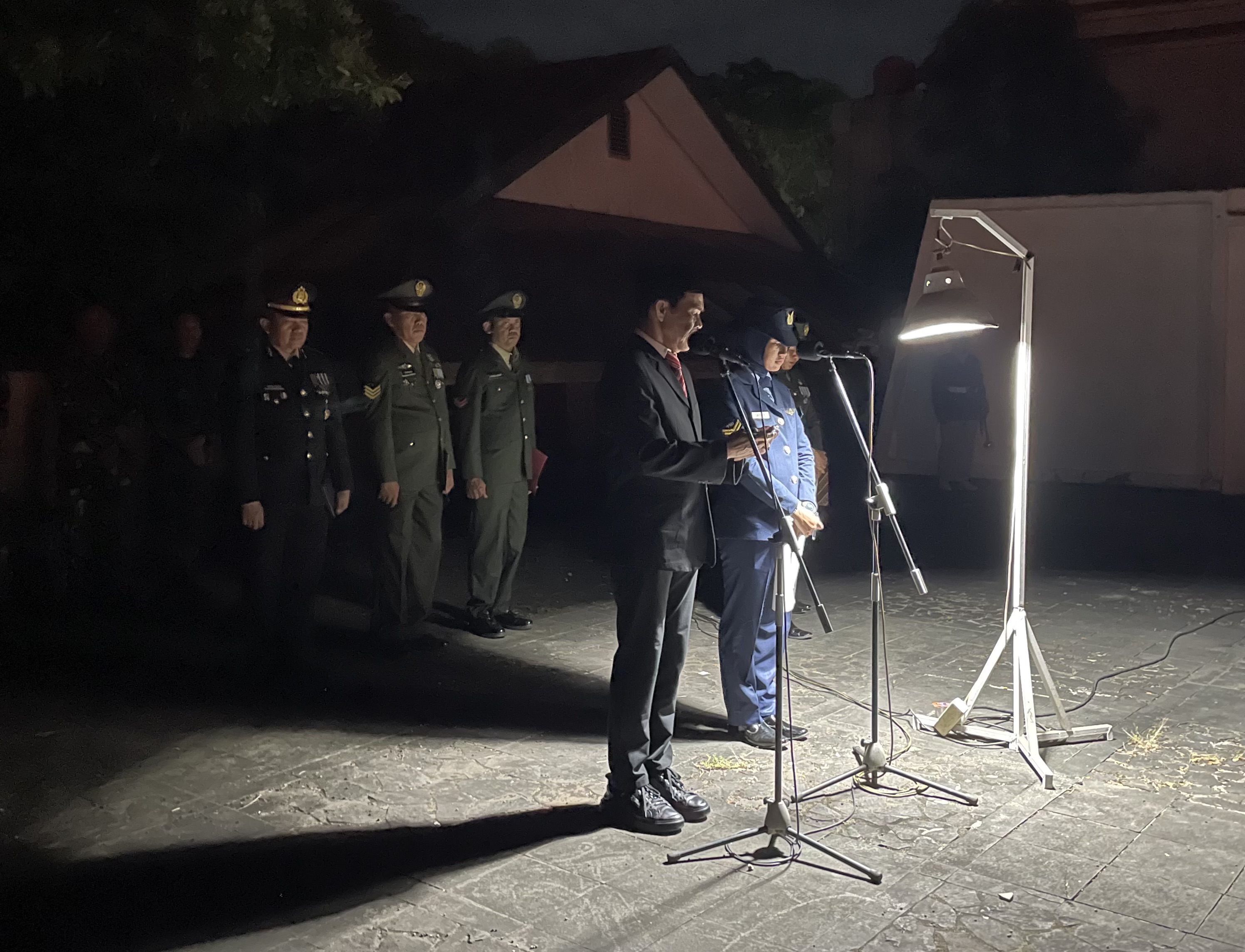 Kabid urais membacakan doa untuk jasa para pahlawan bangsa