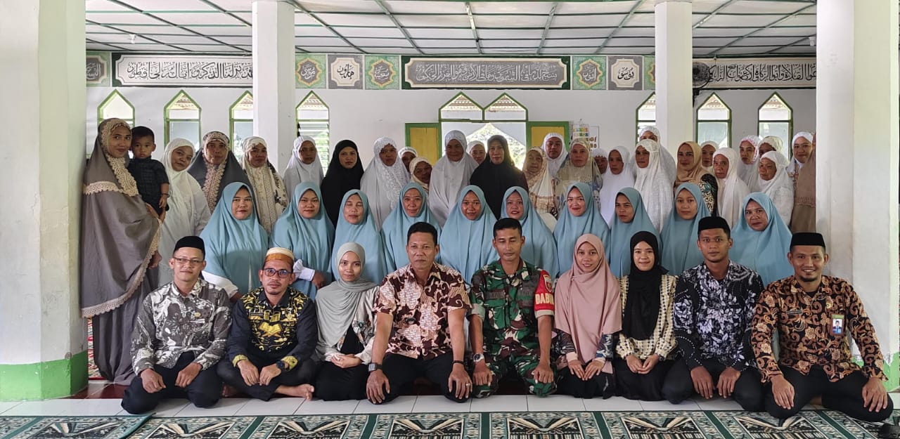 Foto bersama pengurus majelis taklim