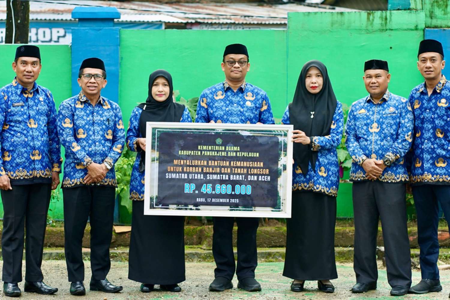 Peduli Sesama, Kemenag Pangkep Salurkan Bantuan Kemanusiaan bagi Korban Bencana di Sumatera