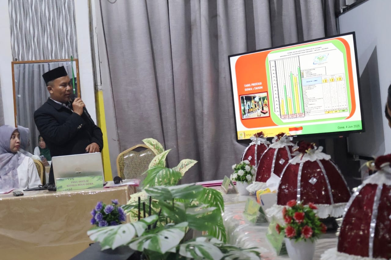 Kamad saat presentasi
