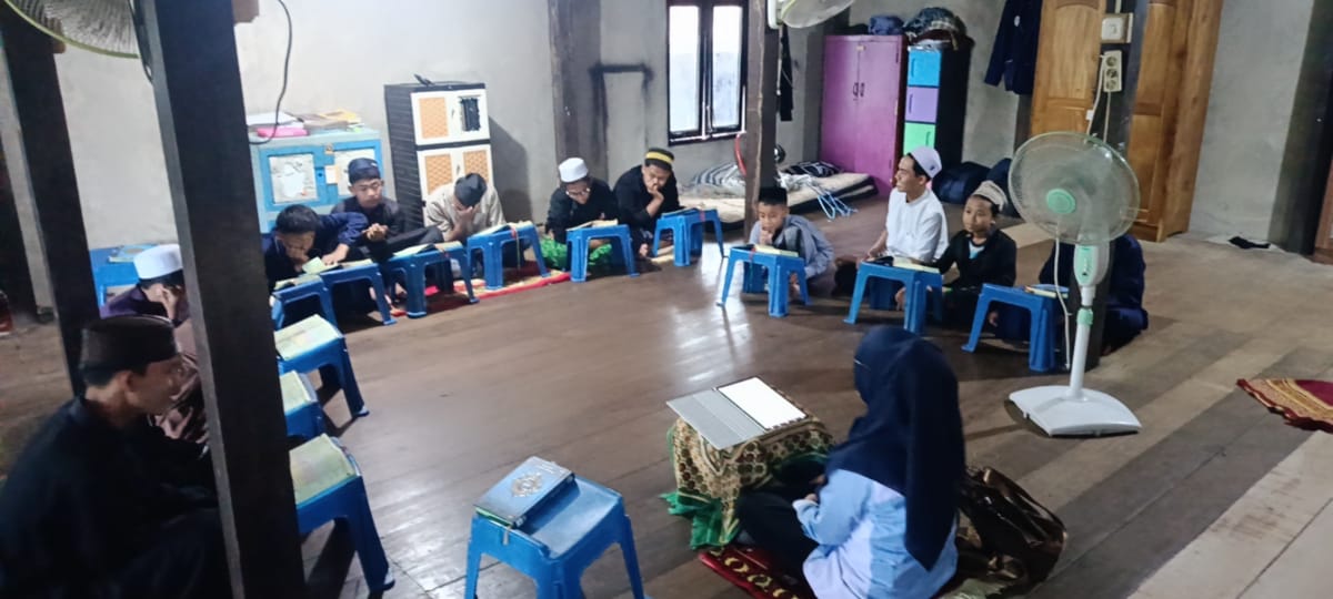 PAI KUA Watang Sawitto Berikan Pembinaan Tilawah di Pondok Tahfidzul Qur’an Darul Arif Madimen