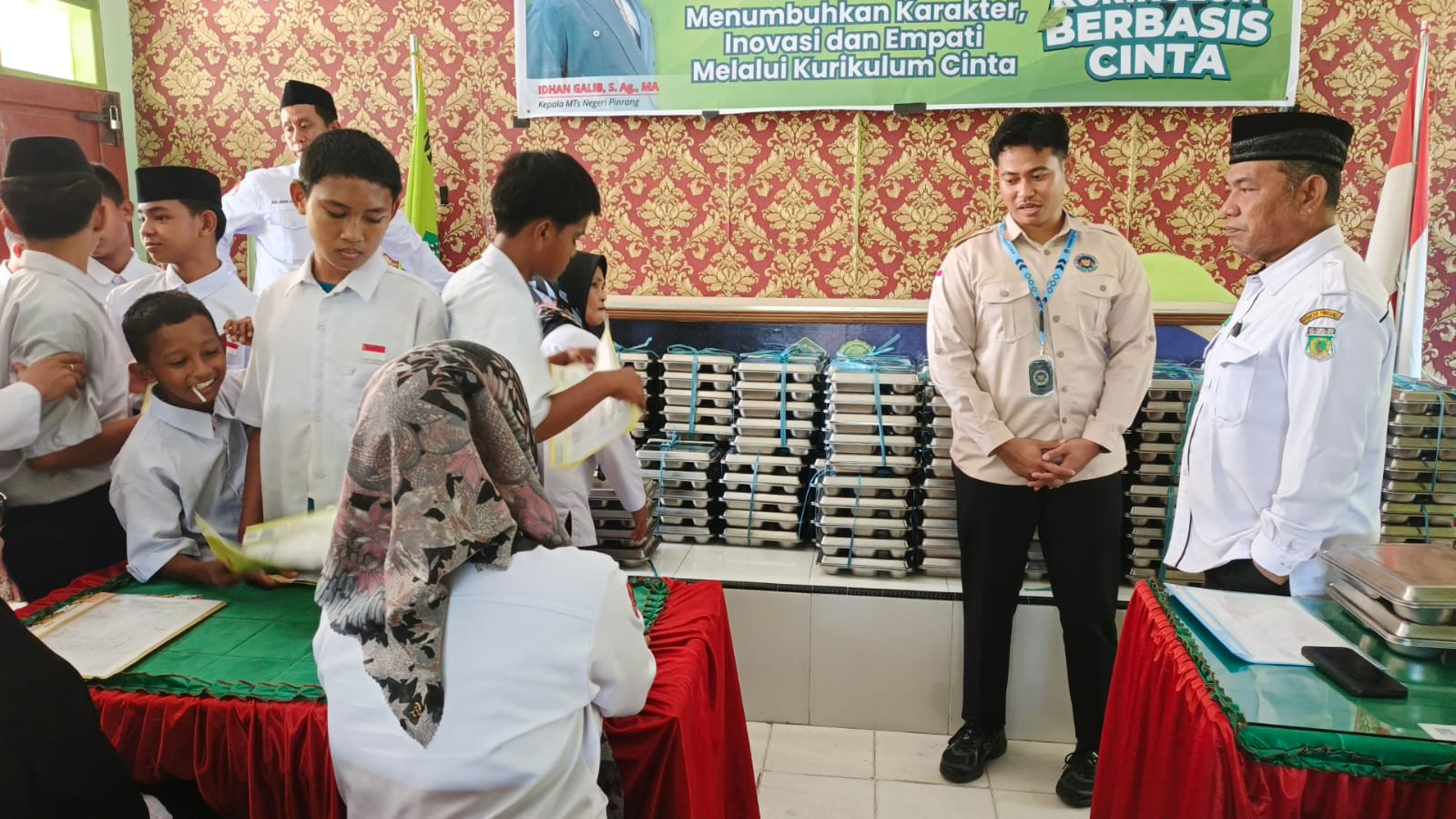 Kepala SPPG Tinjau Langsung Distribusi MBG