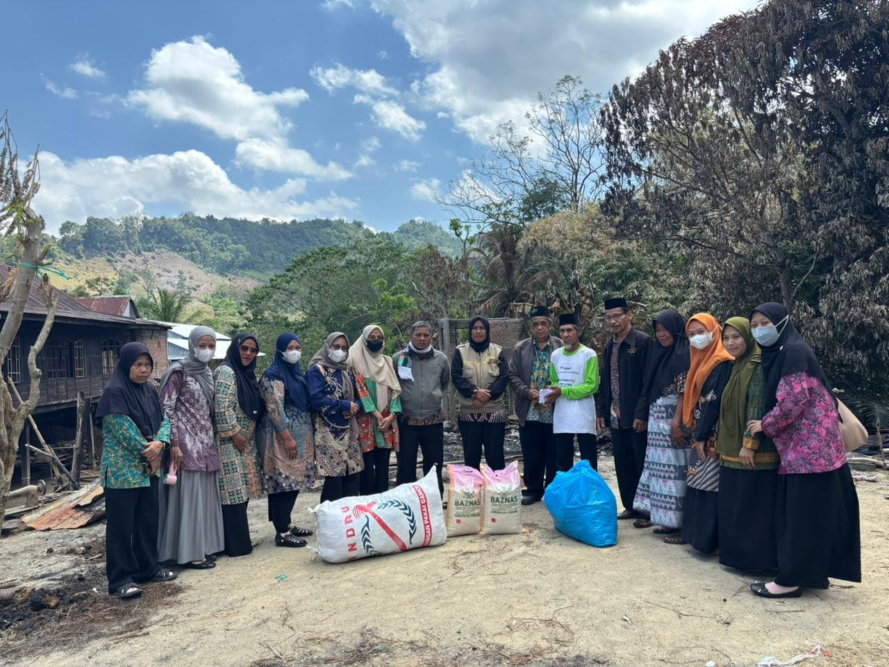 Penyerahan bantuan kebakaran
