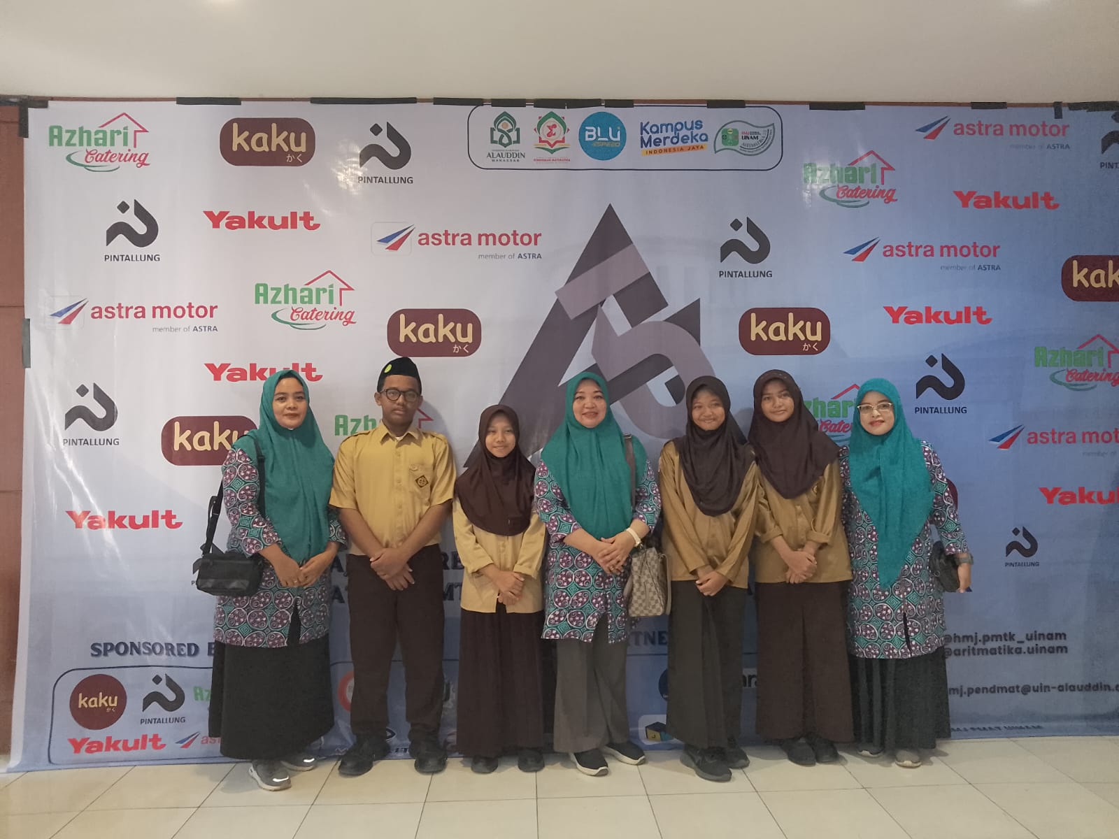 Foto bersama guru pembimbing matematika