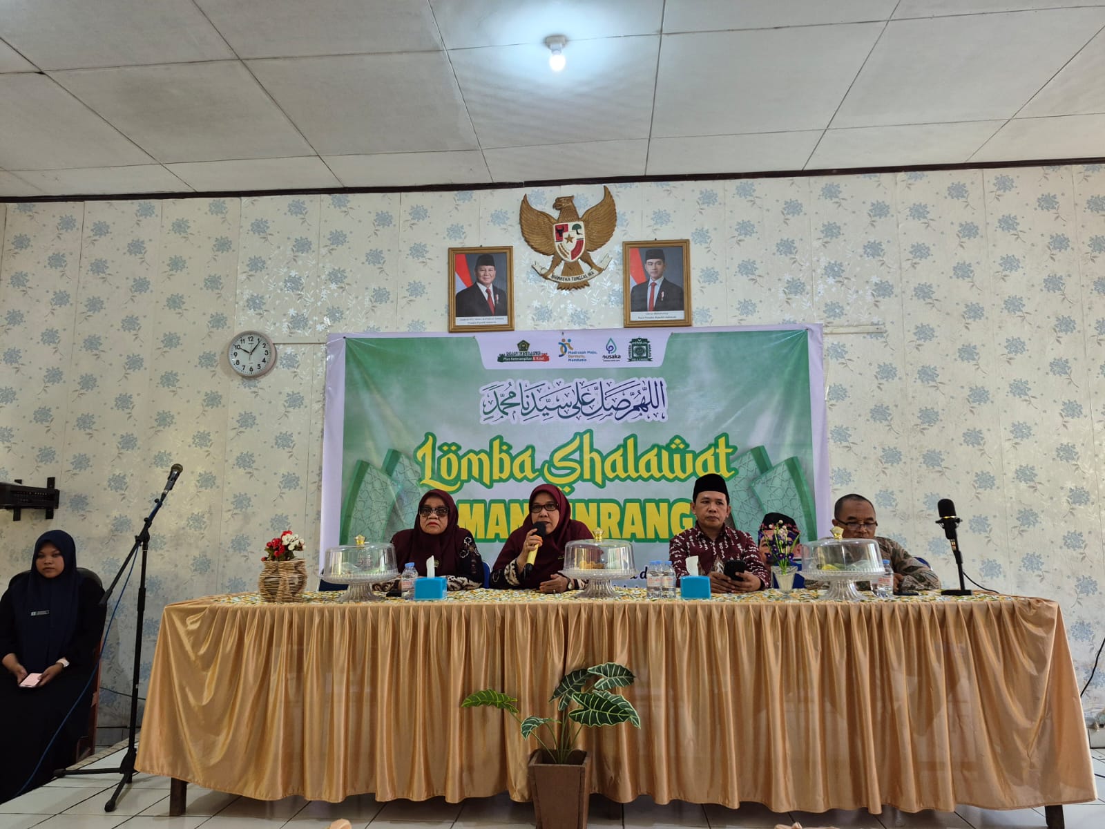 Wakamad Kesiswaan Munawara memberikan arahan kepada peserta lomba