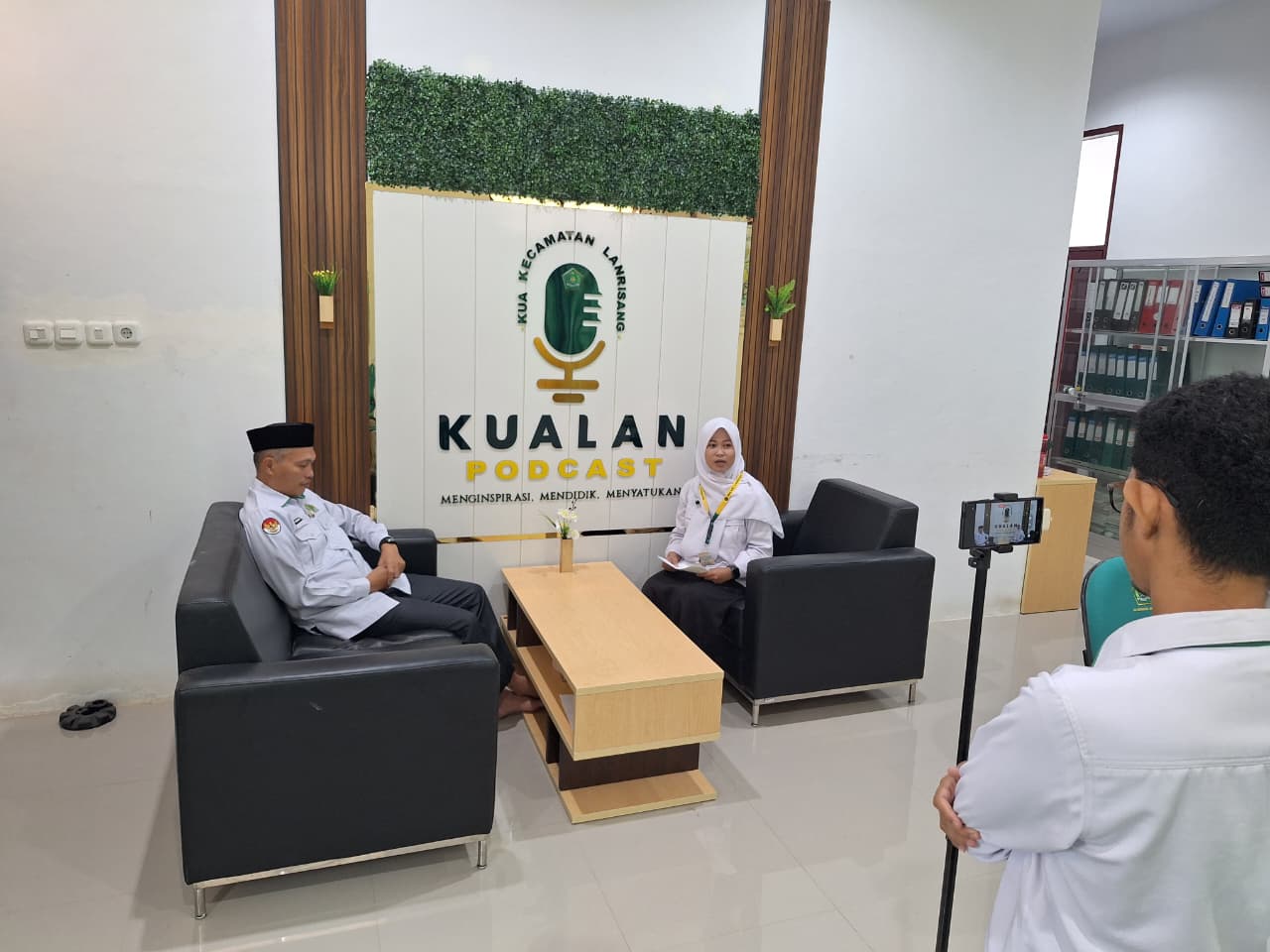 Proses produksi episode perdana "Kualan Podcast"