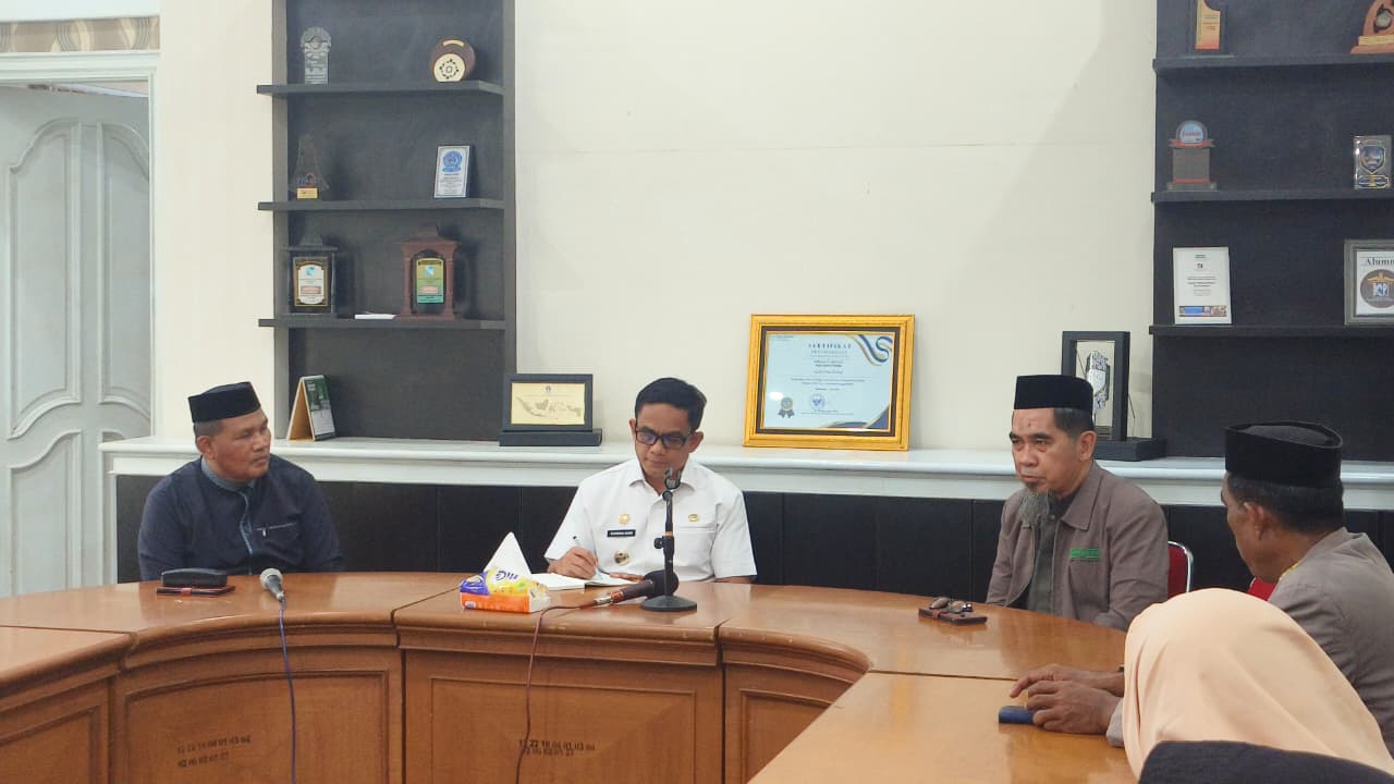 Kasubag TU Kemenag dan FKPP Pinrang Audiensi dengan Wabup Bahas Persiapan Upacara Hari Santri 2025