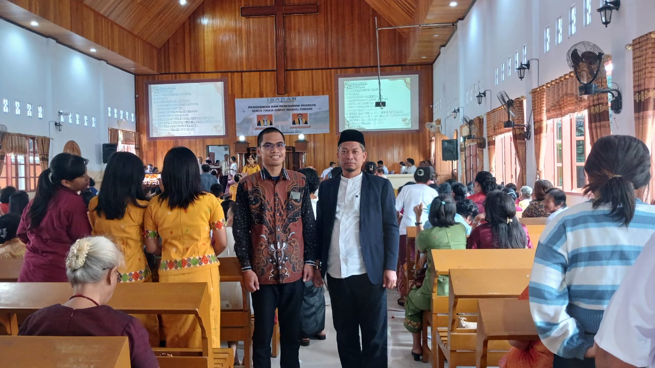 Penyuluh Agama Katolik Hadiri Penguraian dan Peneguhan Pendeta di Gereja Toraja Jemaat Imanuel Pinrang