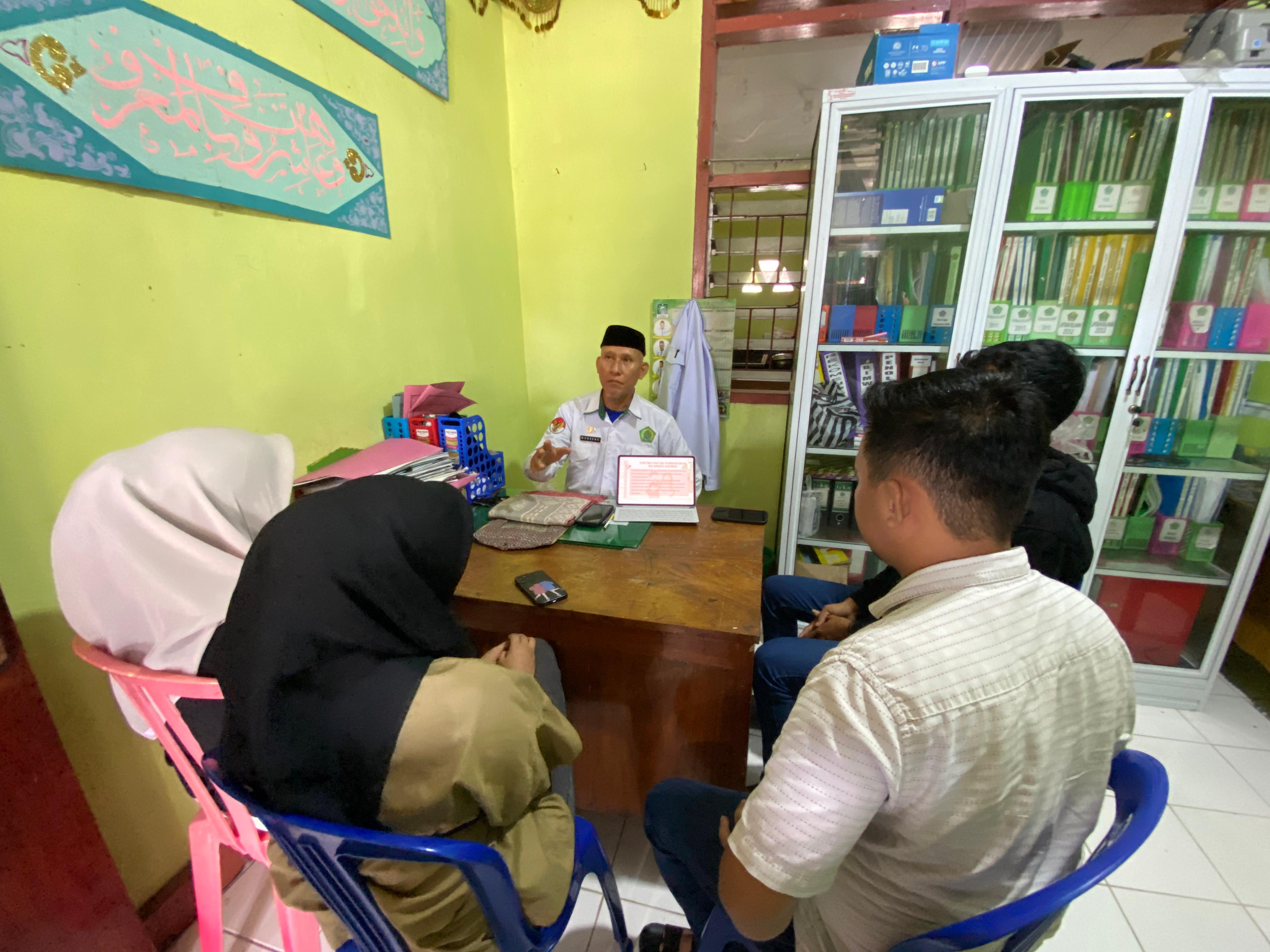 Penyuluh Agama Islam melakukan bimbingan perkawinan melalui e-booklet