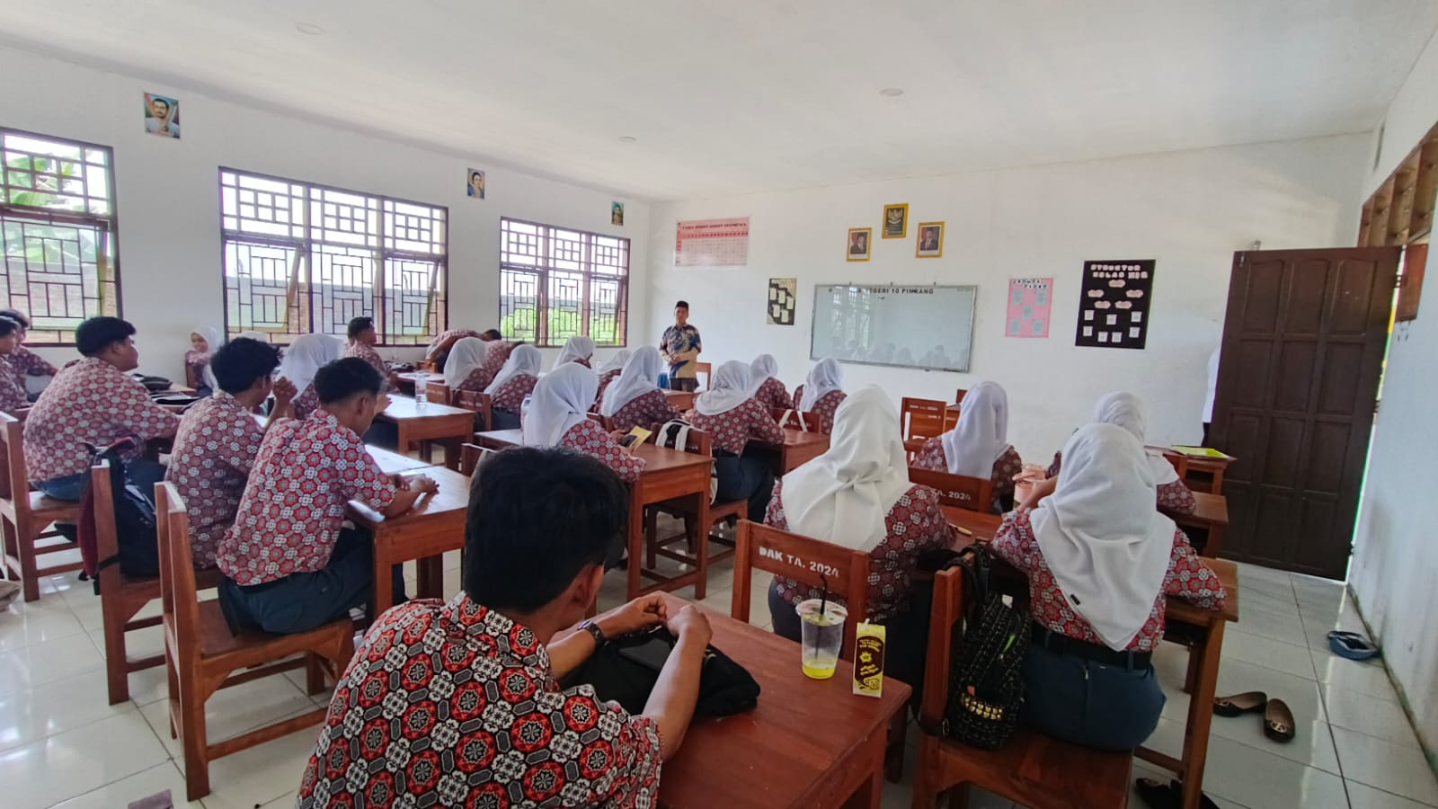 Pembinaan keagamaan siswa-siswi SMAN 10 Pinrang