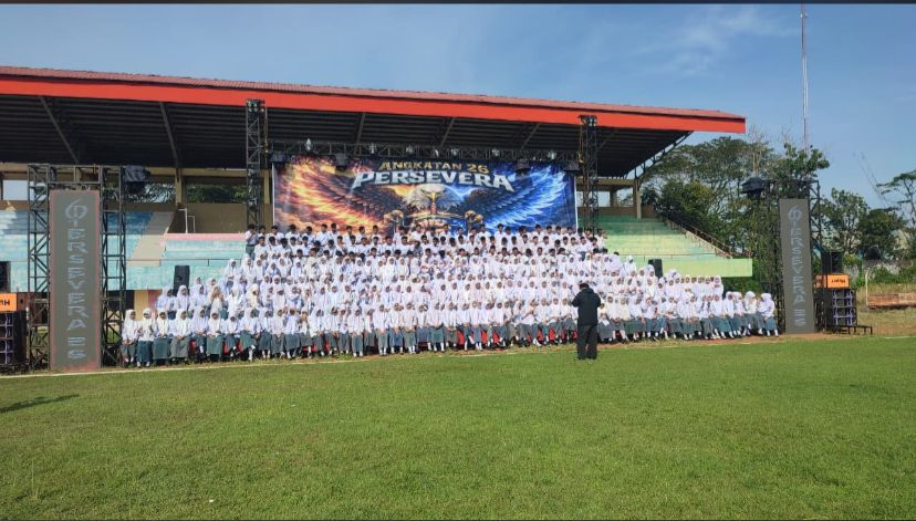 Siswa kelas XII MAN Pinrang saat foto bersama