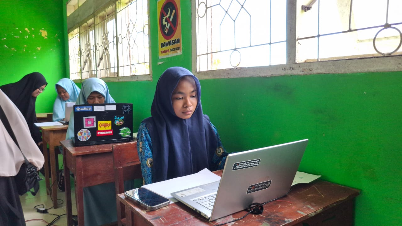 MTs Al-Manar Jerrung Ikut Ramaikan OMI 2025, Tiga Peserta Didik Terbaik Tampil di Ajang Bergengsi