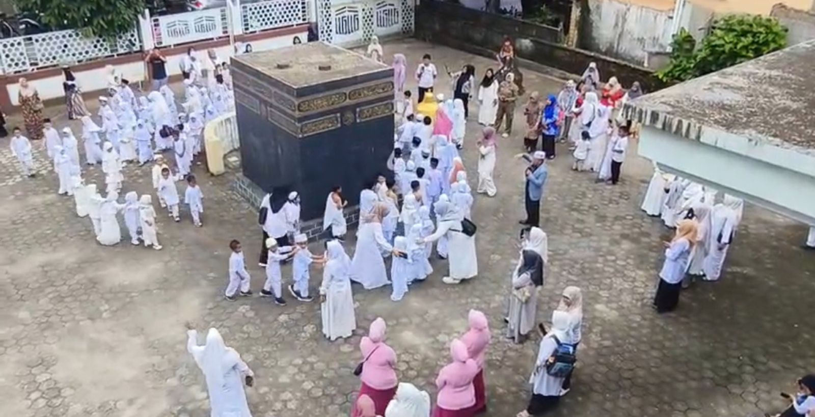 Petualangan Manasik Haji Cilik dalam Mengenalkan Rangkaian Ibadah Haji dan Umrah pada anak TK Bhayangkari Pangkep